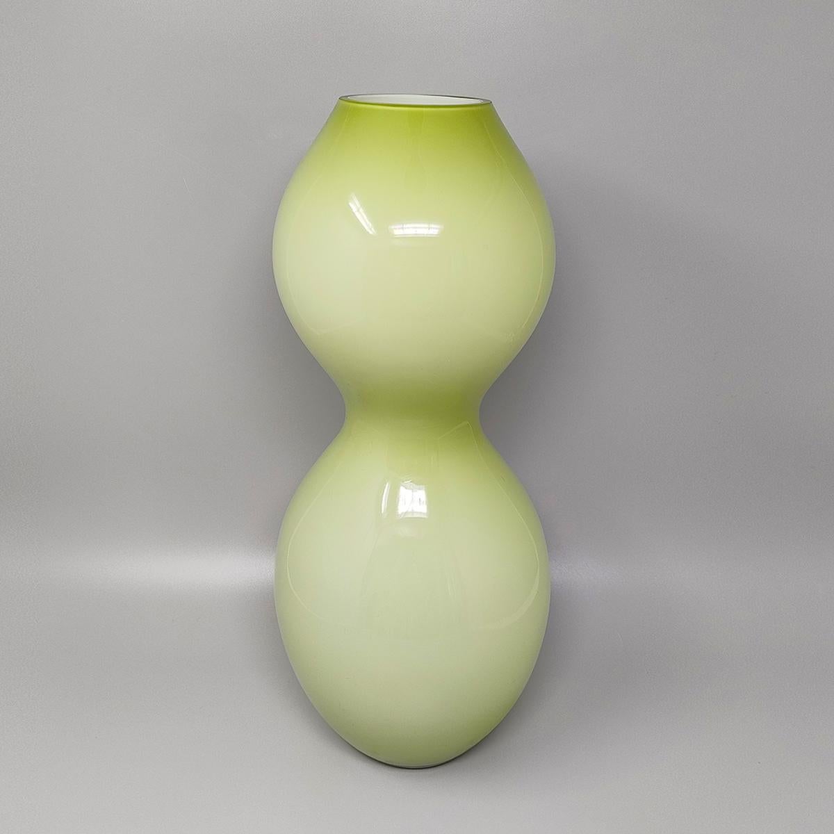 1970s Astonishing Space Age Green Vase in Murano Glass. Made in Italy. The item is in excellent condition.
Dimension:
diam 5,90 x 16,53 H inches
diam 15 cm x 42 H cm