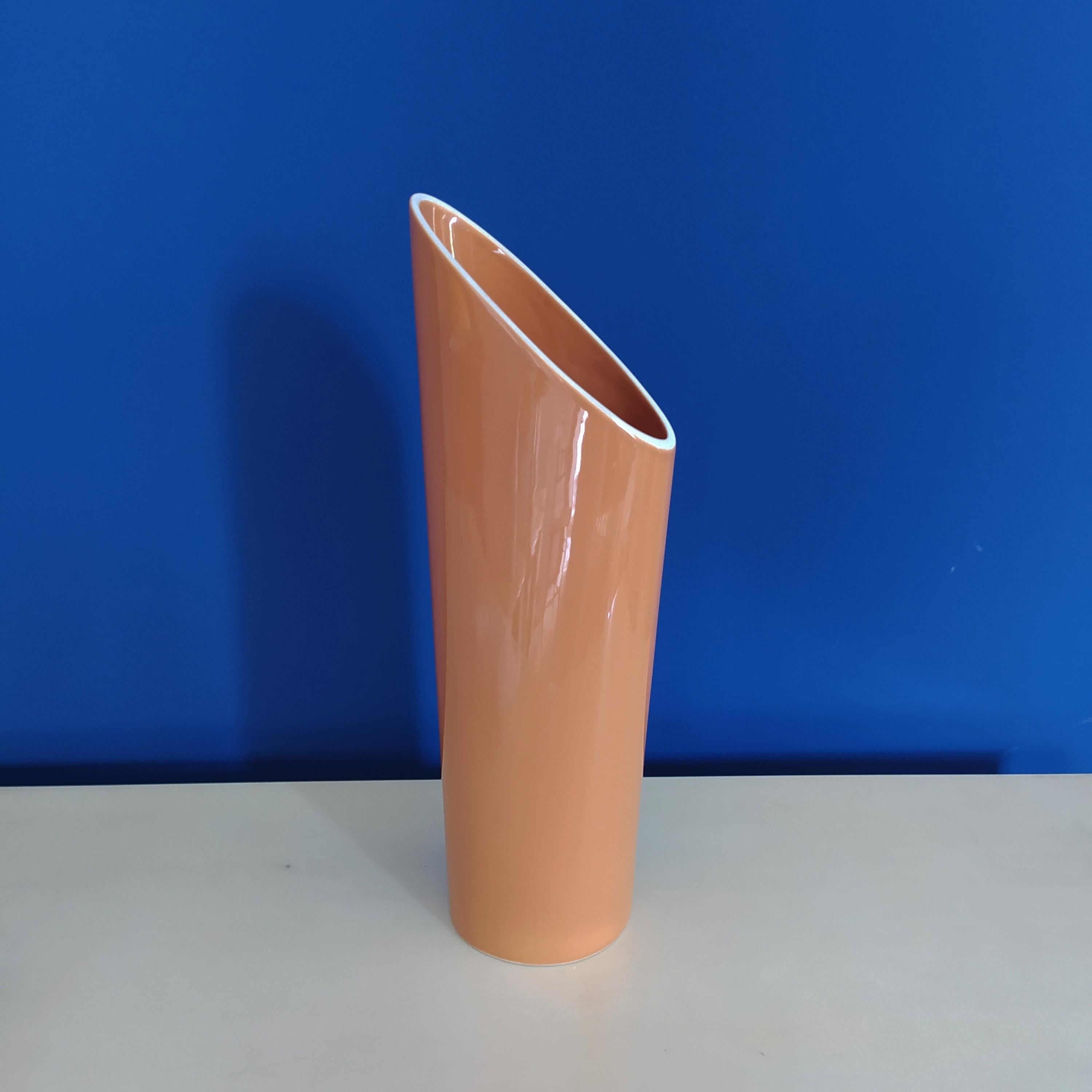 1970s astonishing Space Age orange vase in ceramic, made in Italy.