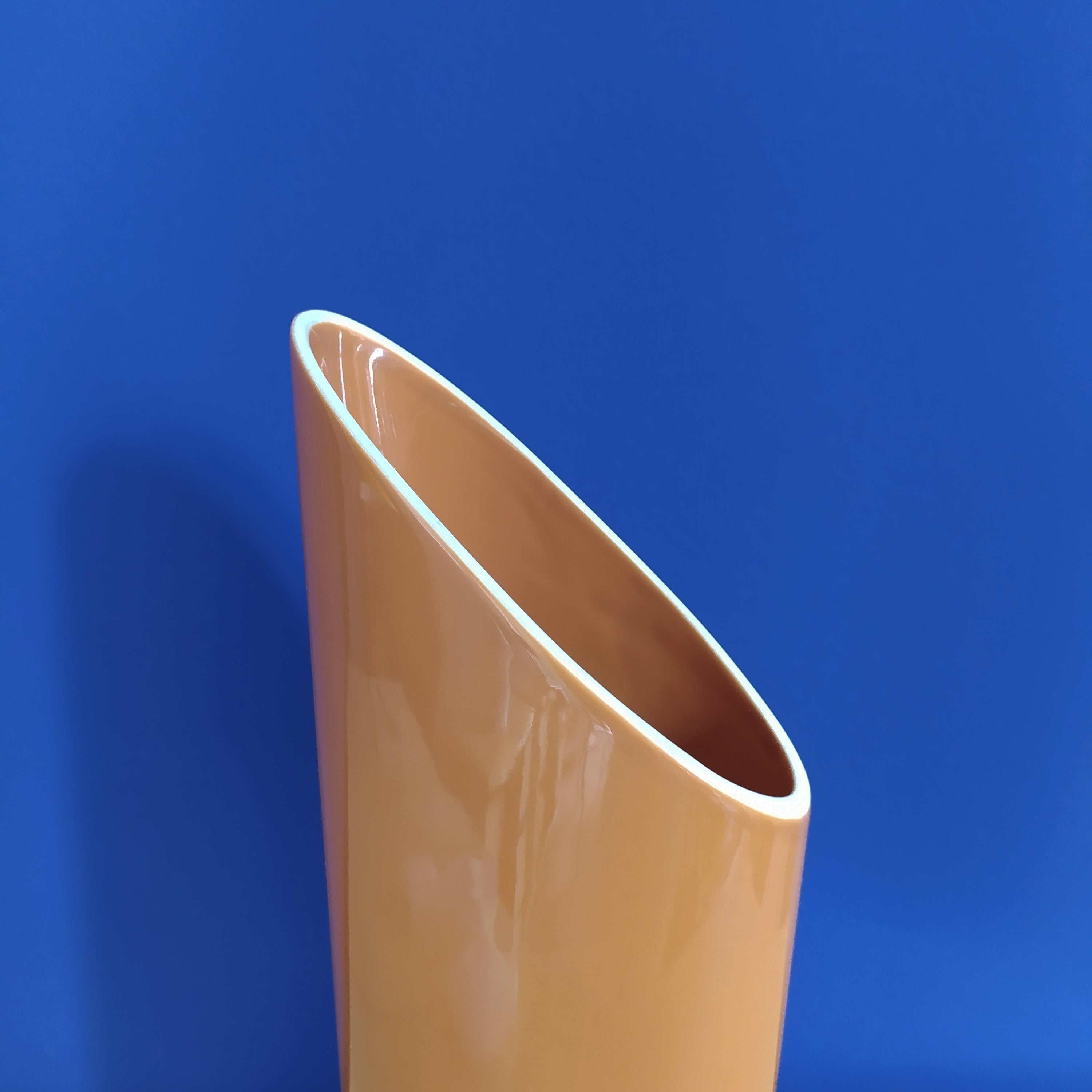 Européen Étonnant vase orange de l'ère spatiale des années 1970 en céramique, fabriqué en Italie en vente