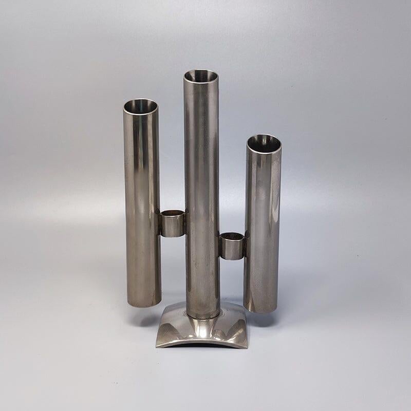 1970s Astonishing Space Age Vase with 3 asymmetrical tubes of different heights in stainless steel. Made In Italy. This vase is in excellent condition.
Dimension:
5,11