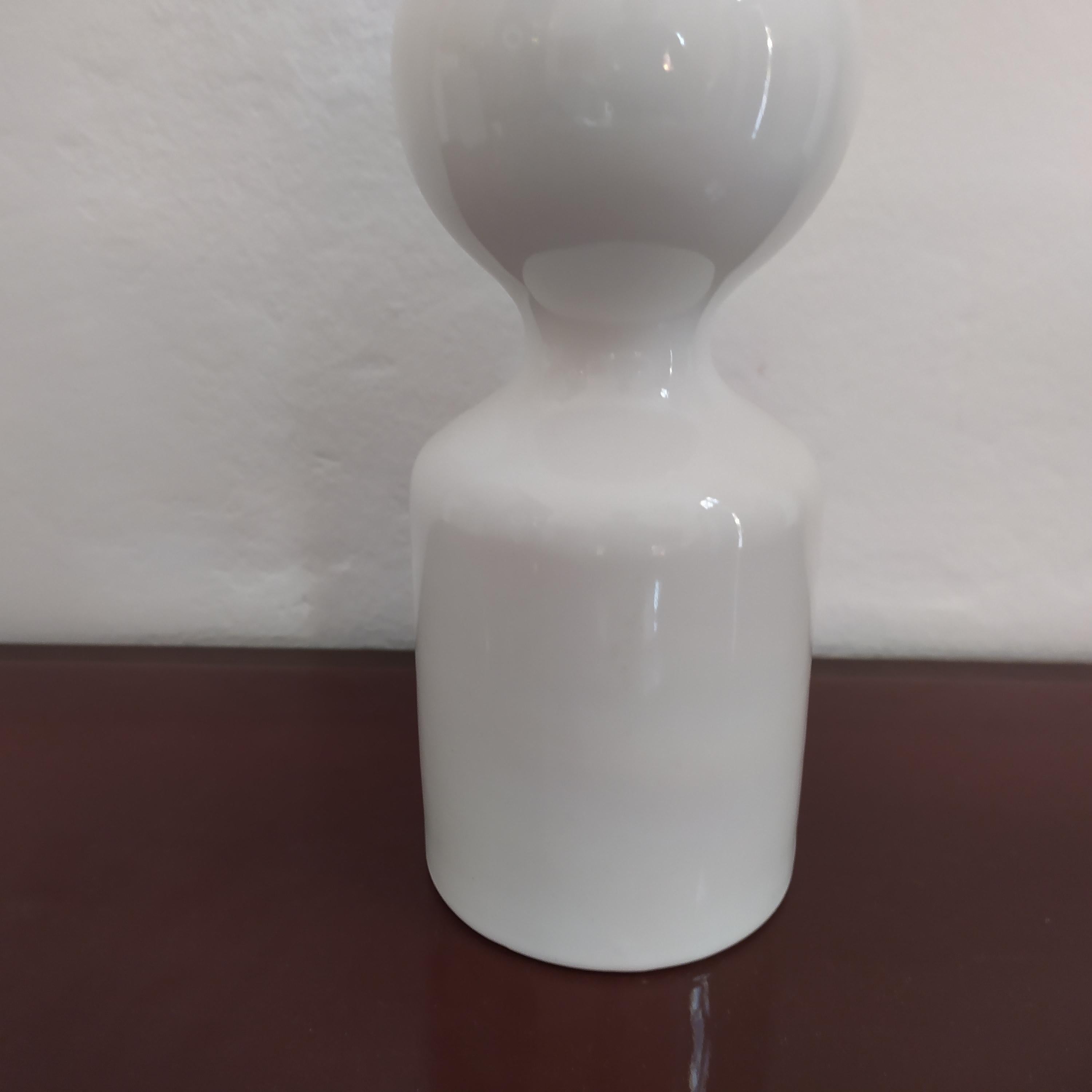 Asombroso jarrón blanco Space Age de Gabbianelli, Made in Italy, años 70 Europeo en venta