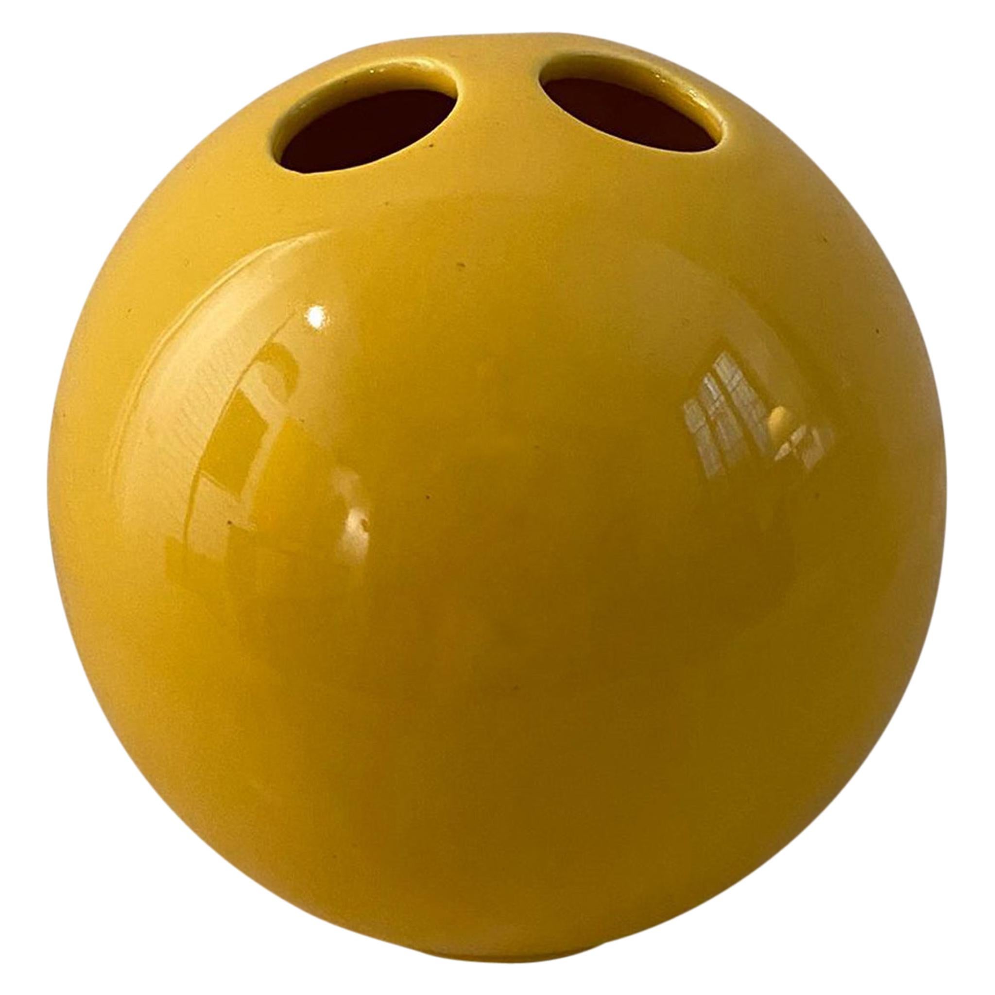 RODERICK VOS for COR UNUM Vase in sunflower yellow made by Cor Unum at