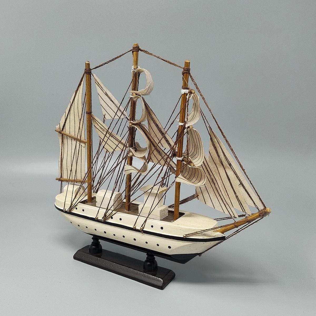 Mid-Century Modern 1970s Astonishing Swift 1778 Model Ship. Handmade. Made in England For Sale