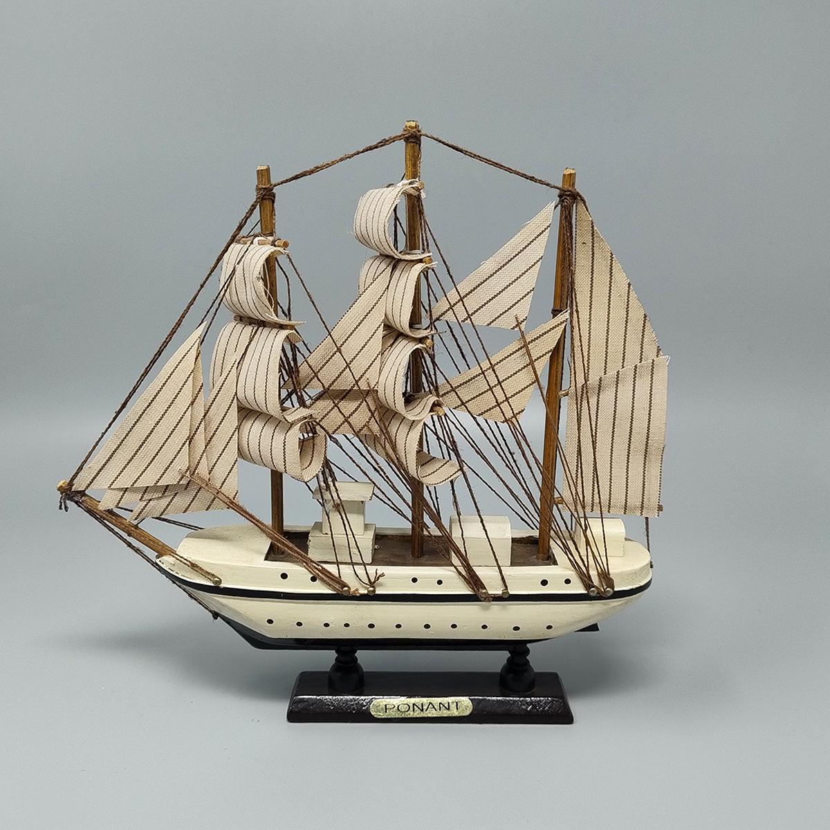 1970s Astonishing Swift 1778 Model Ship. Handmade. Made in England In Excellent Condition For Sale In Milano, IT