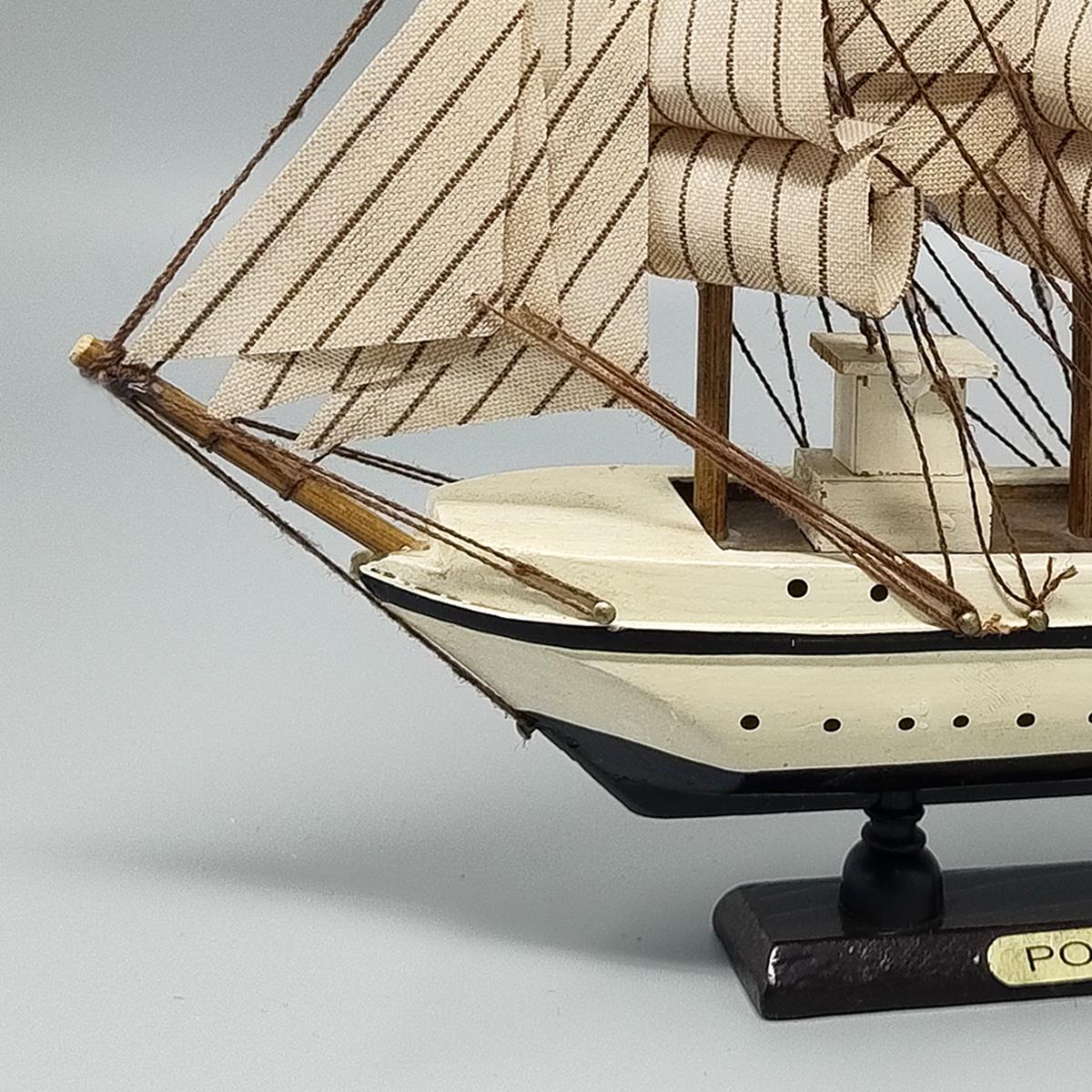 Late 20th Century 1970s Astonishing Swift 1778 Model Ship. Handmade. Made in England For Sale