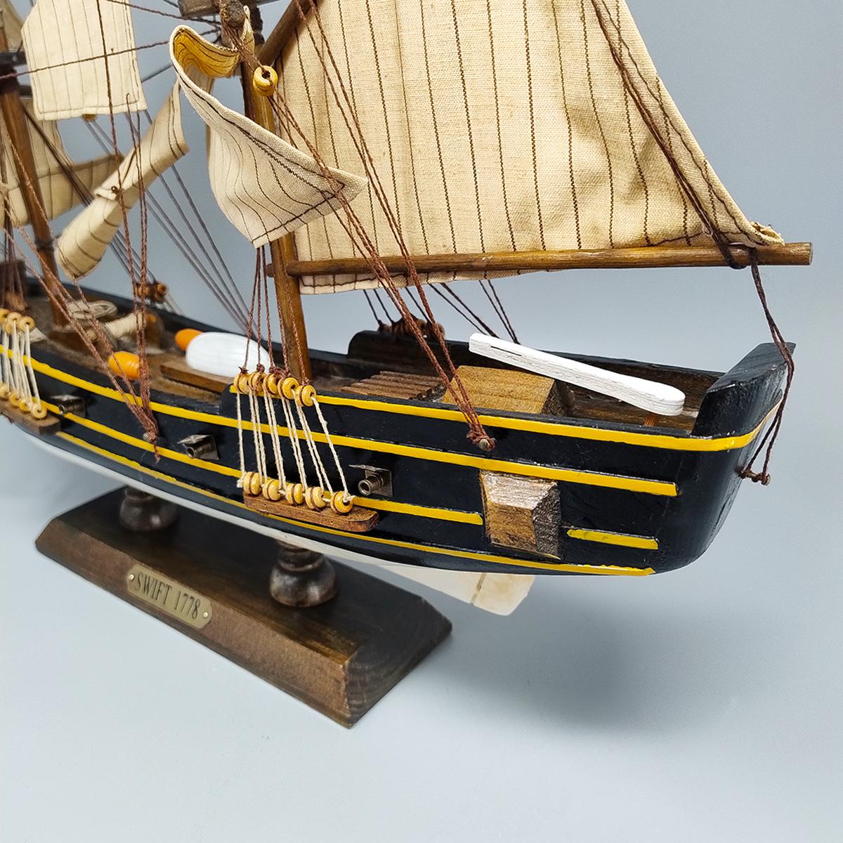 1970s Astonishing Swift 1778 Model Ship (maquette de bateau de 1778). Fait à la main. Fabriqué en Angleterre en vente 1