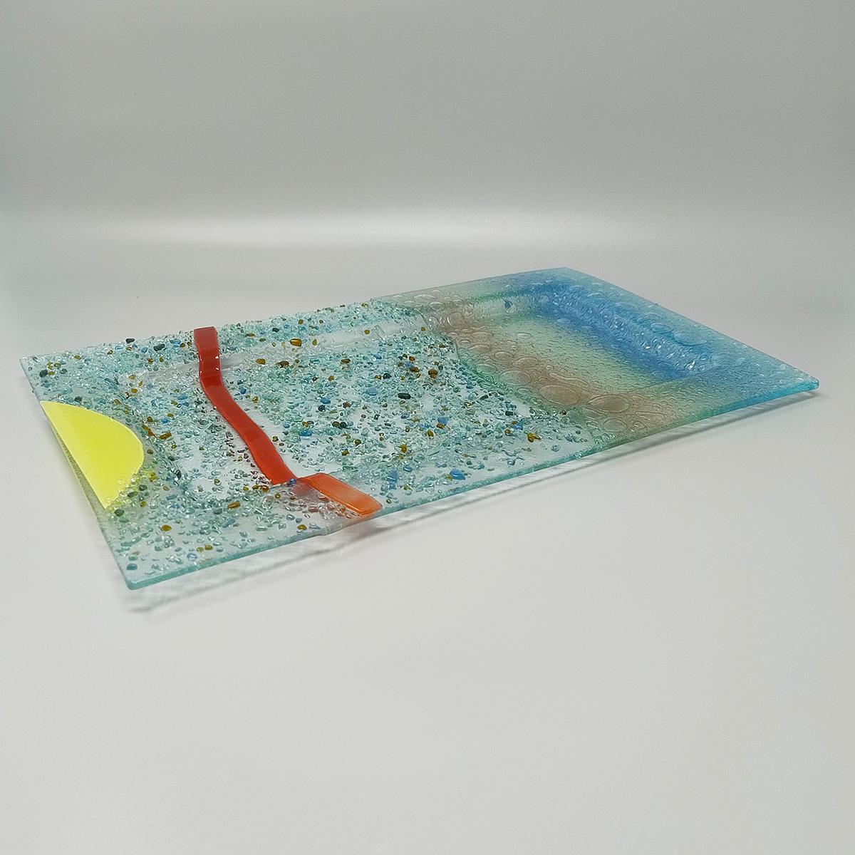 1970er Jahre Erstaunliches Tablett von Albatros aus Murano-Glas. Hergestellt in Italien. 
Der Artikel ist in ausgezeichnetem Zustand.
Dimension:
14,96 x 9,05 x 0,78 H Zoll
cm 38 x cm 23 x cm 2 H

