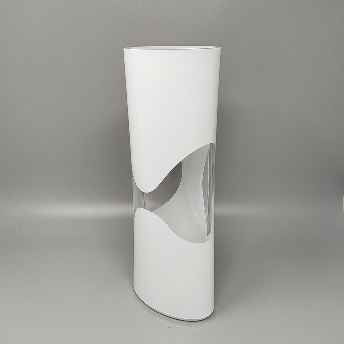 Italiano Vaso anni '70 di Linea Glass, sorprendente White Space Age. Prodotto in Italia in vendita