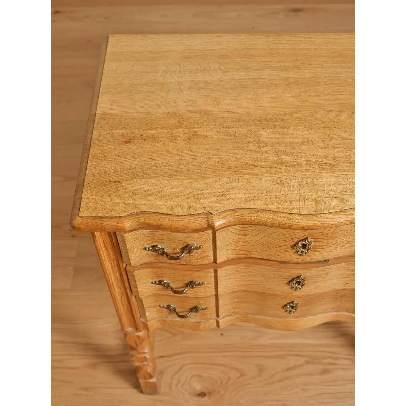 Attr. Commode en chêne Henning Kjaernulf ; Danemark, c. 1970.
