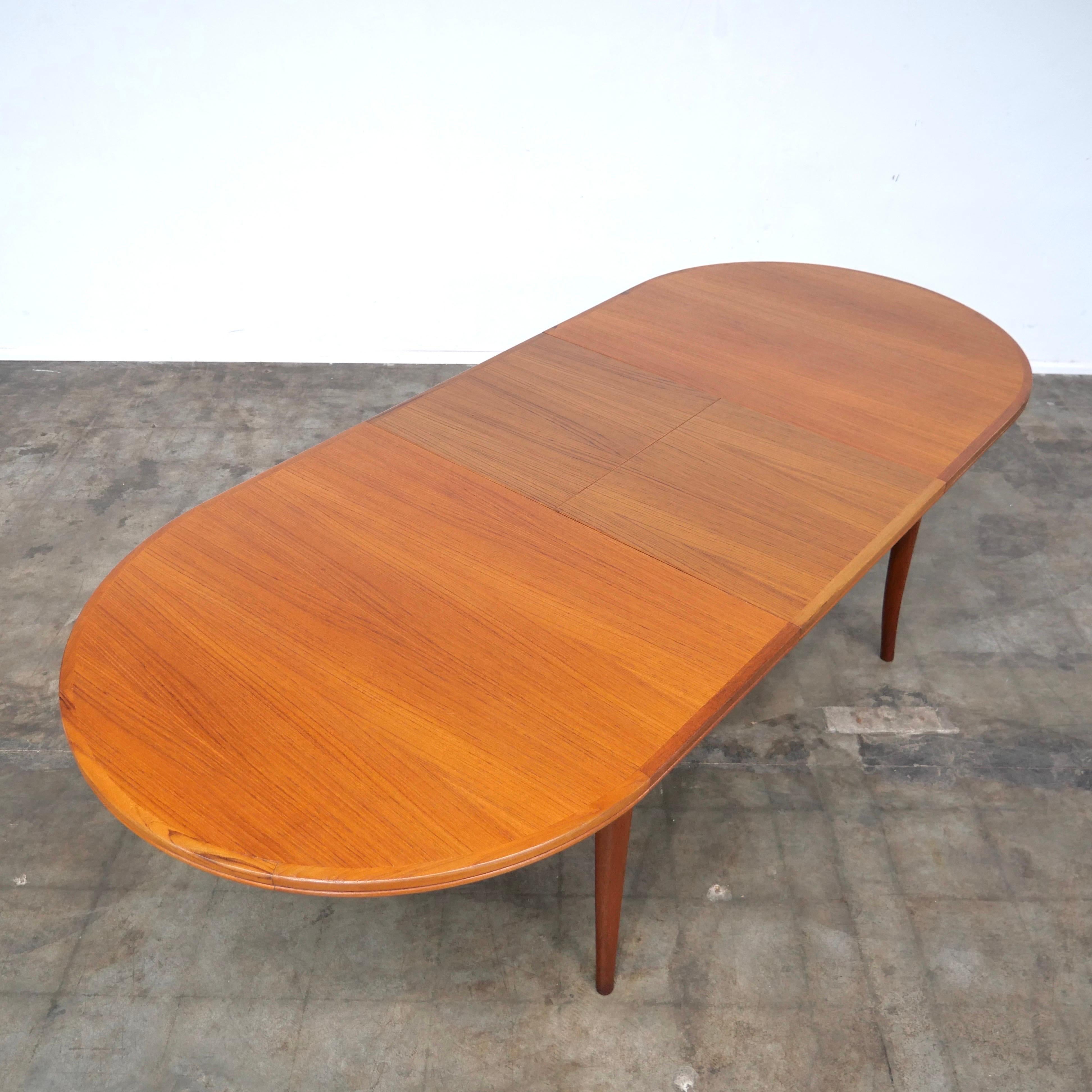 1970's Australian Mid-Century Parker Dining Table In Good Condition In LYON, FR