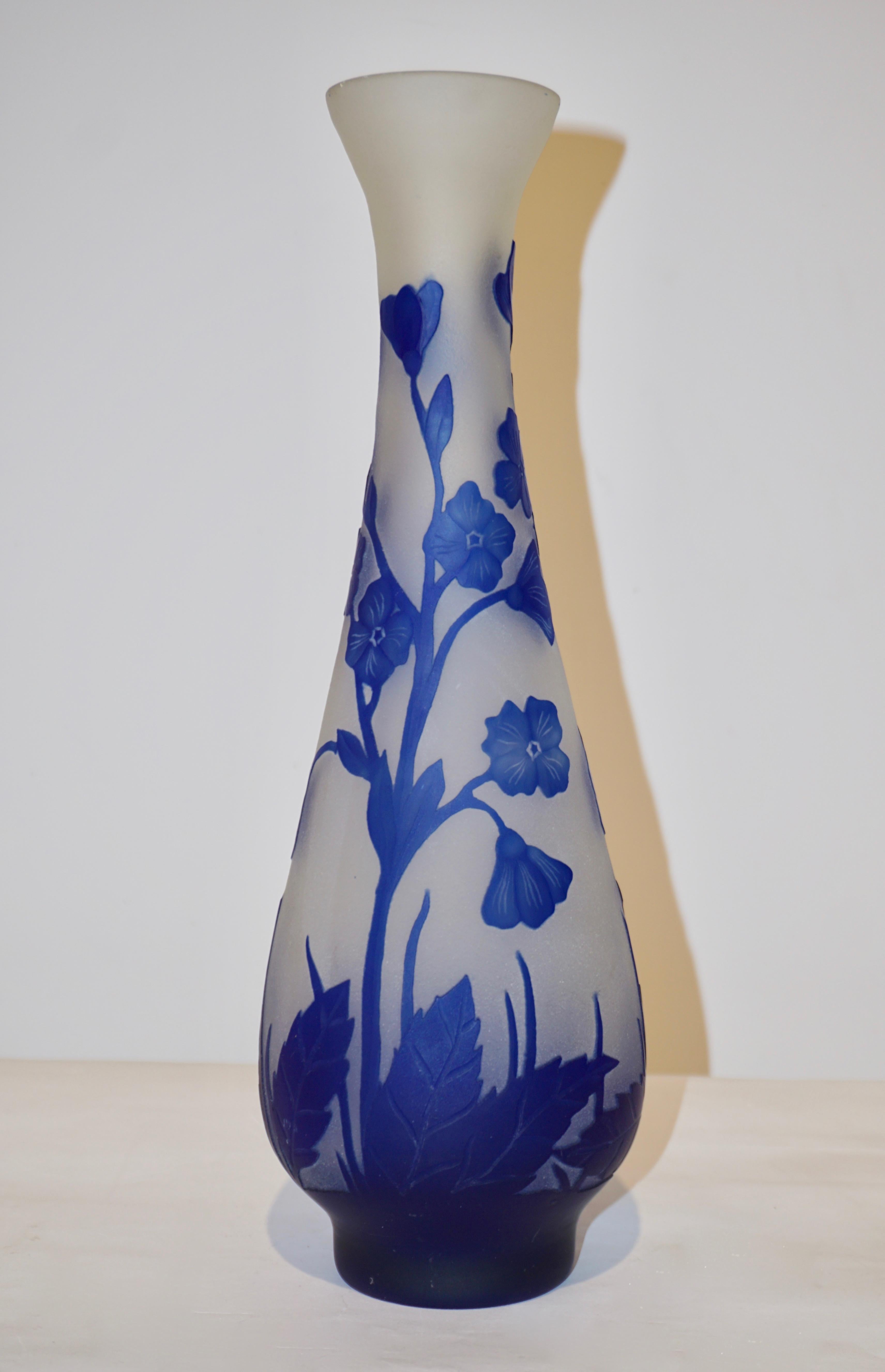 1970s Austrian Art Nouveau Style Crystal Glass Vase with Blue Flax Flowers 4