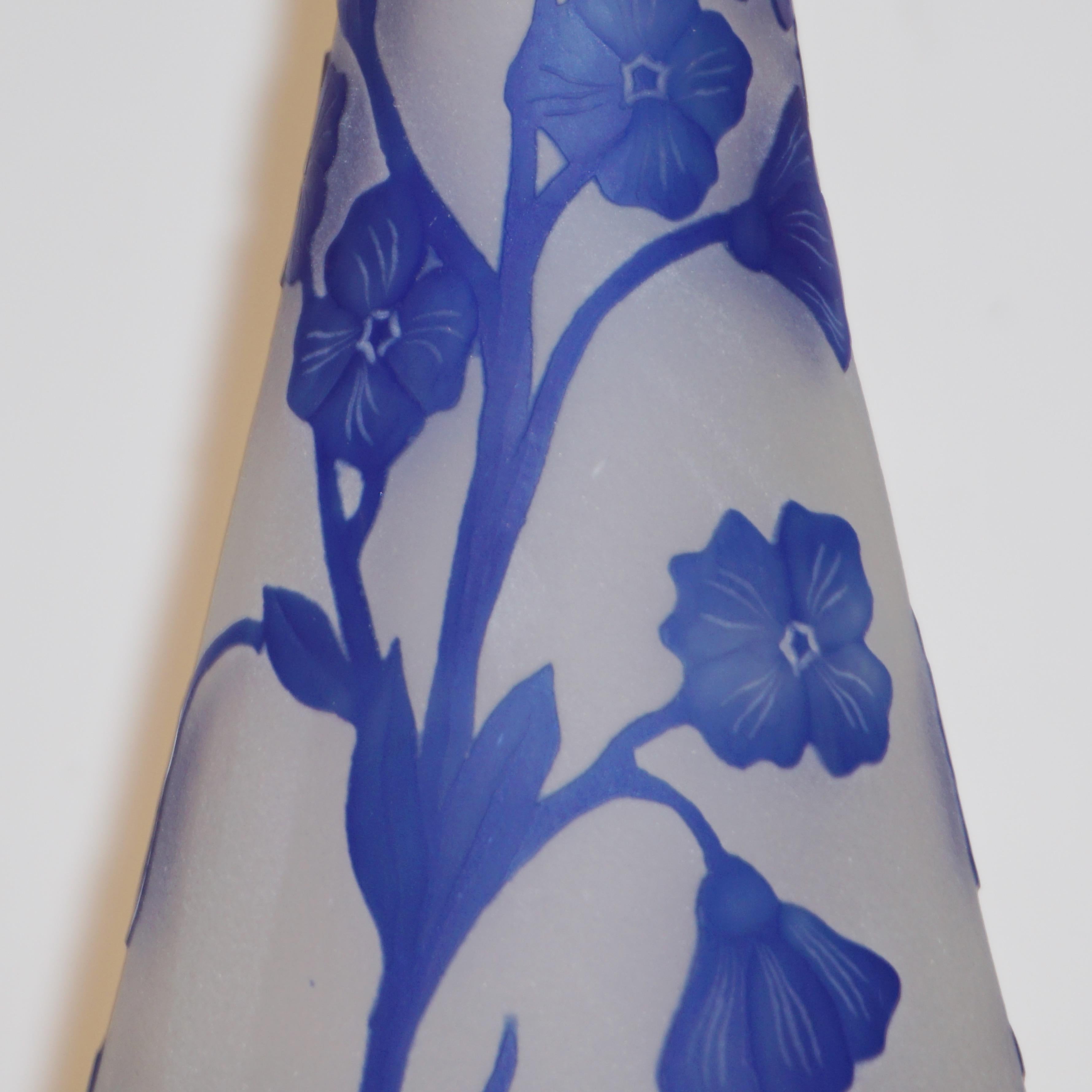 1970s Austrian Art Nouveau Style Crystal Glass Vase with Blue Flax Flowers 2