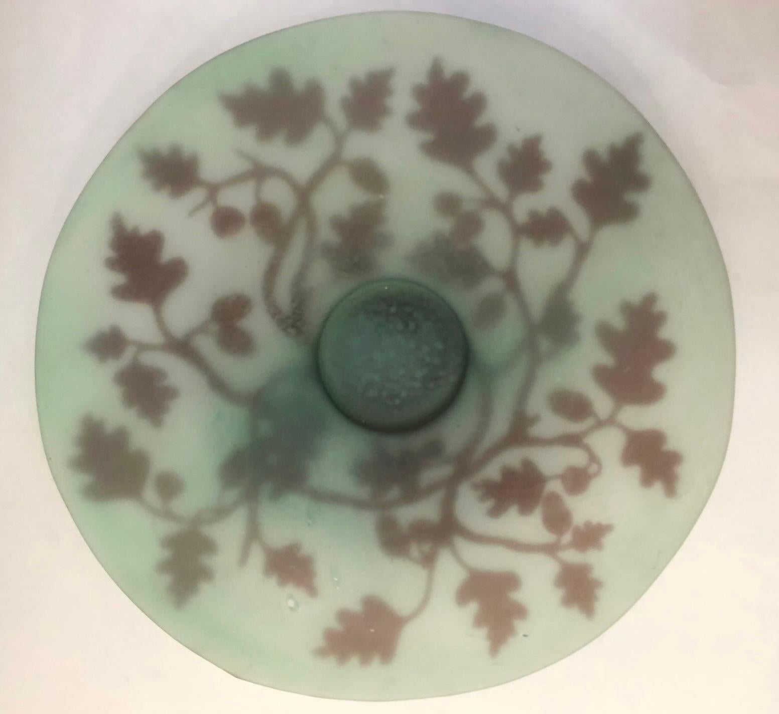 1970er Jahre Österreichischer Jugendstil Dekor Apfel Grün Braun Overlay Glasschale (Moderne der Mitte des Jahrhunderts) im Angebot