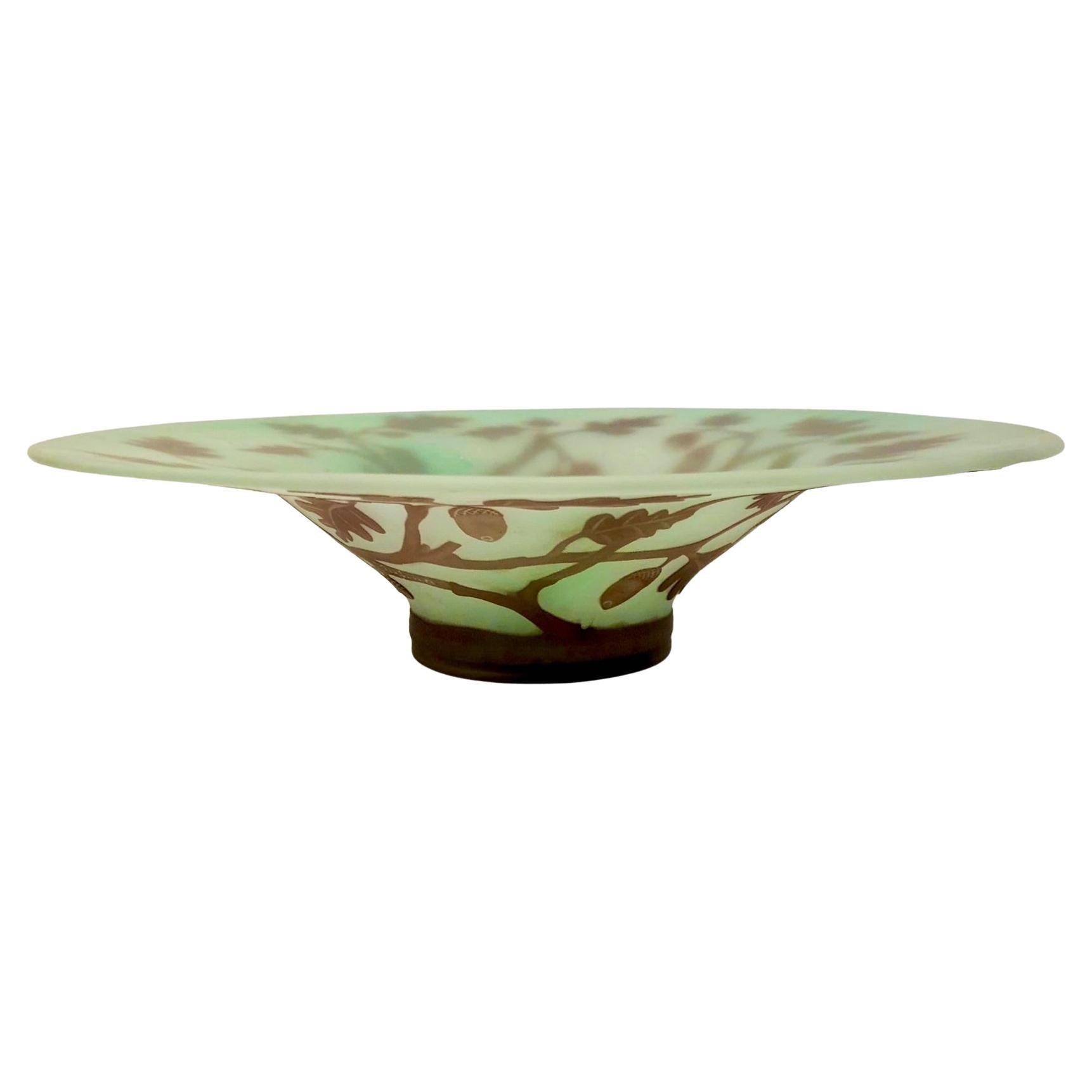 1970er Jahre Österreichischer Jugendstil Dekor Apfel Grün Braun Overlay Glasschale im Angebot 2