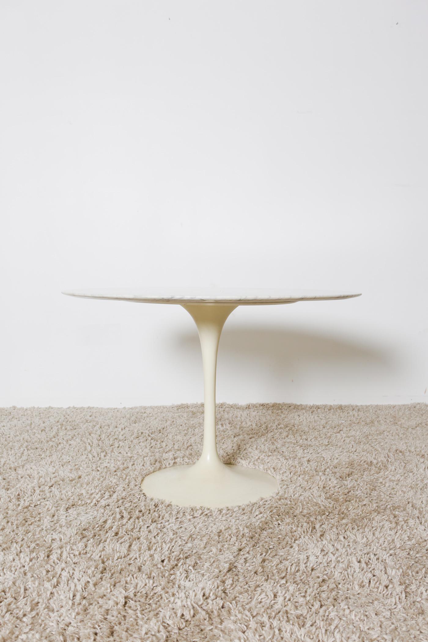 Mid-Century Modern 1970s Authentic Eero Saarinen Knoll Dining Table Round