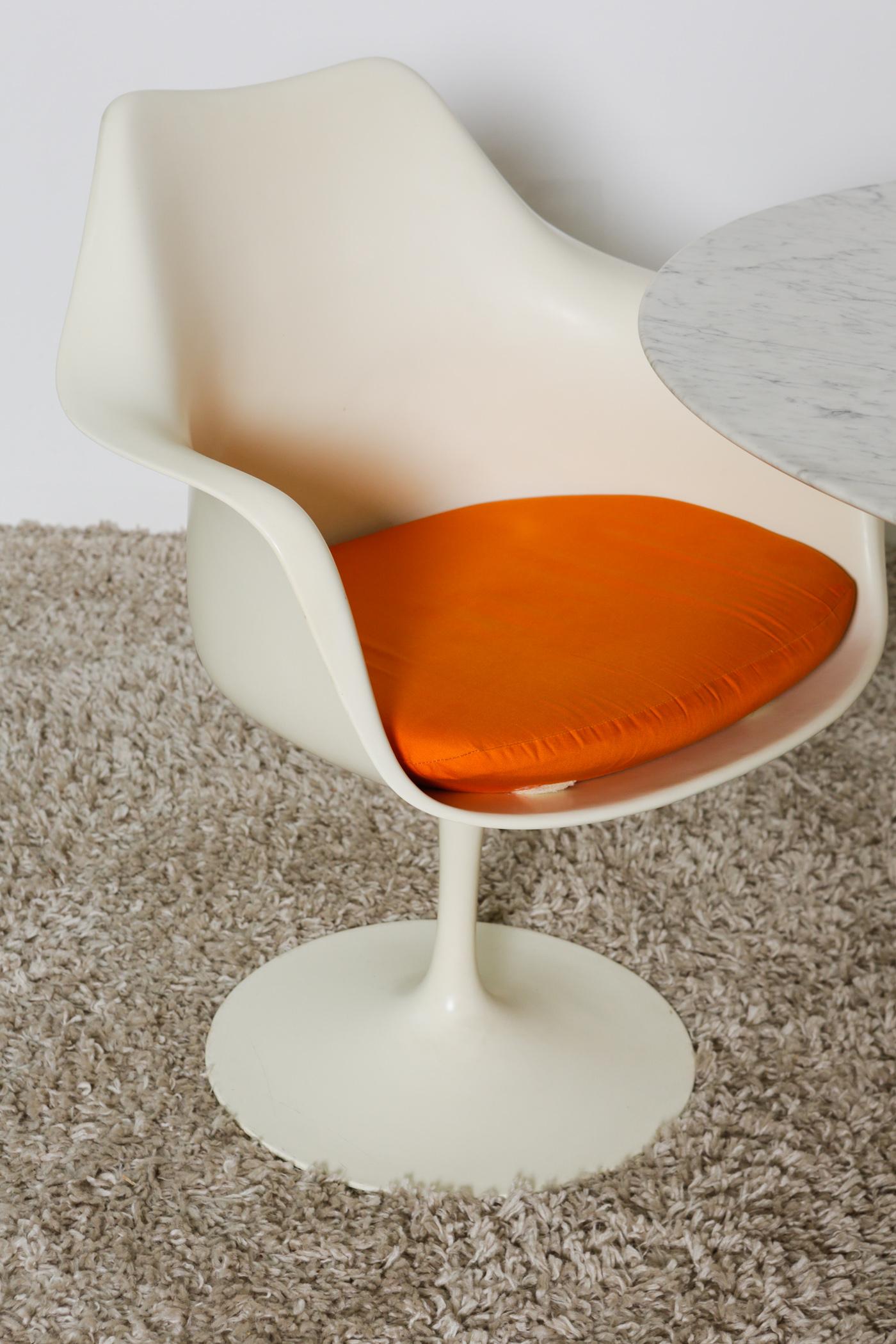 eero saarinen tulip chair