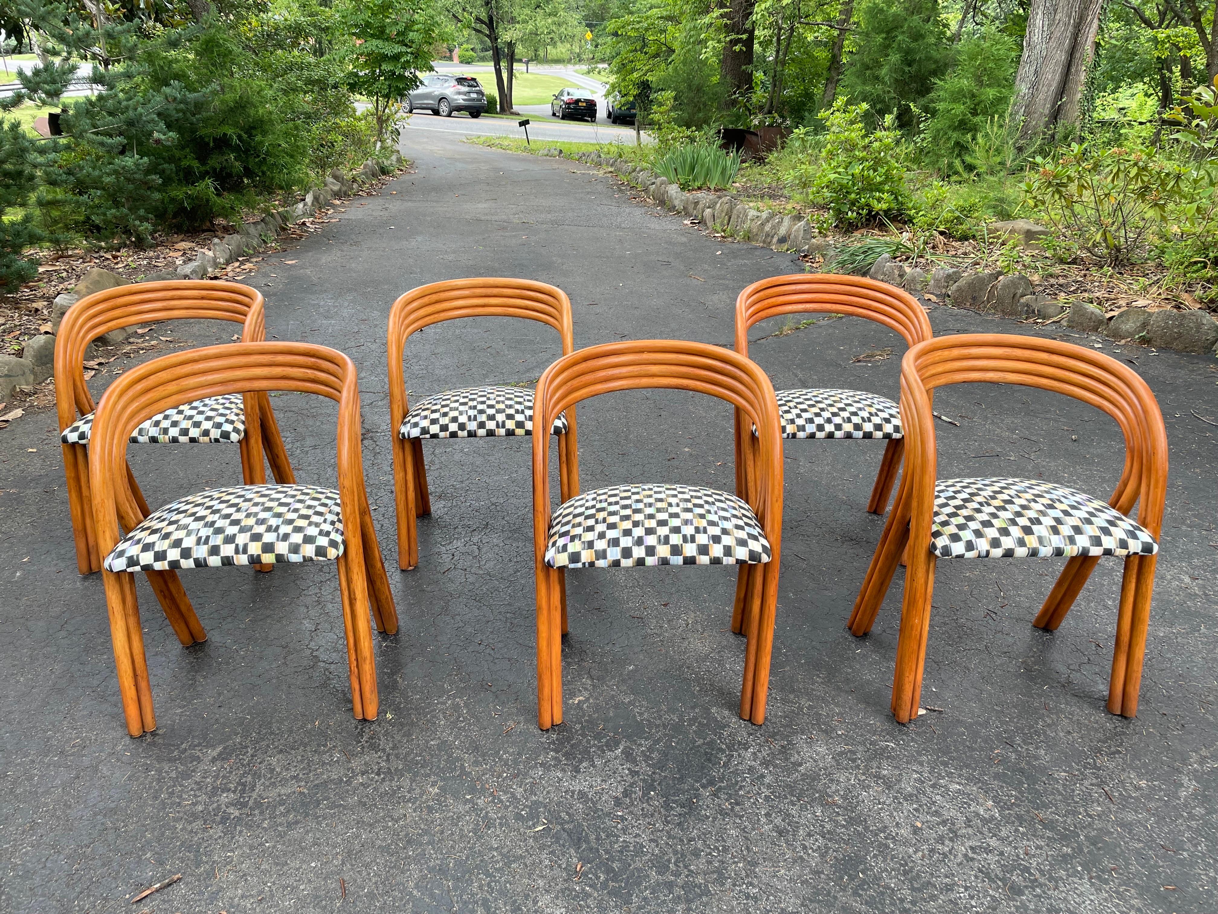 Chaises de salle à manger en rotin Axel Enthoven des années 1970, avec tissu Mackenzie Childs, ensemble de six chaises Bon état - En vente à Roanoke, VA