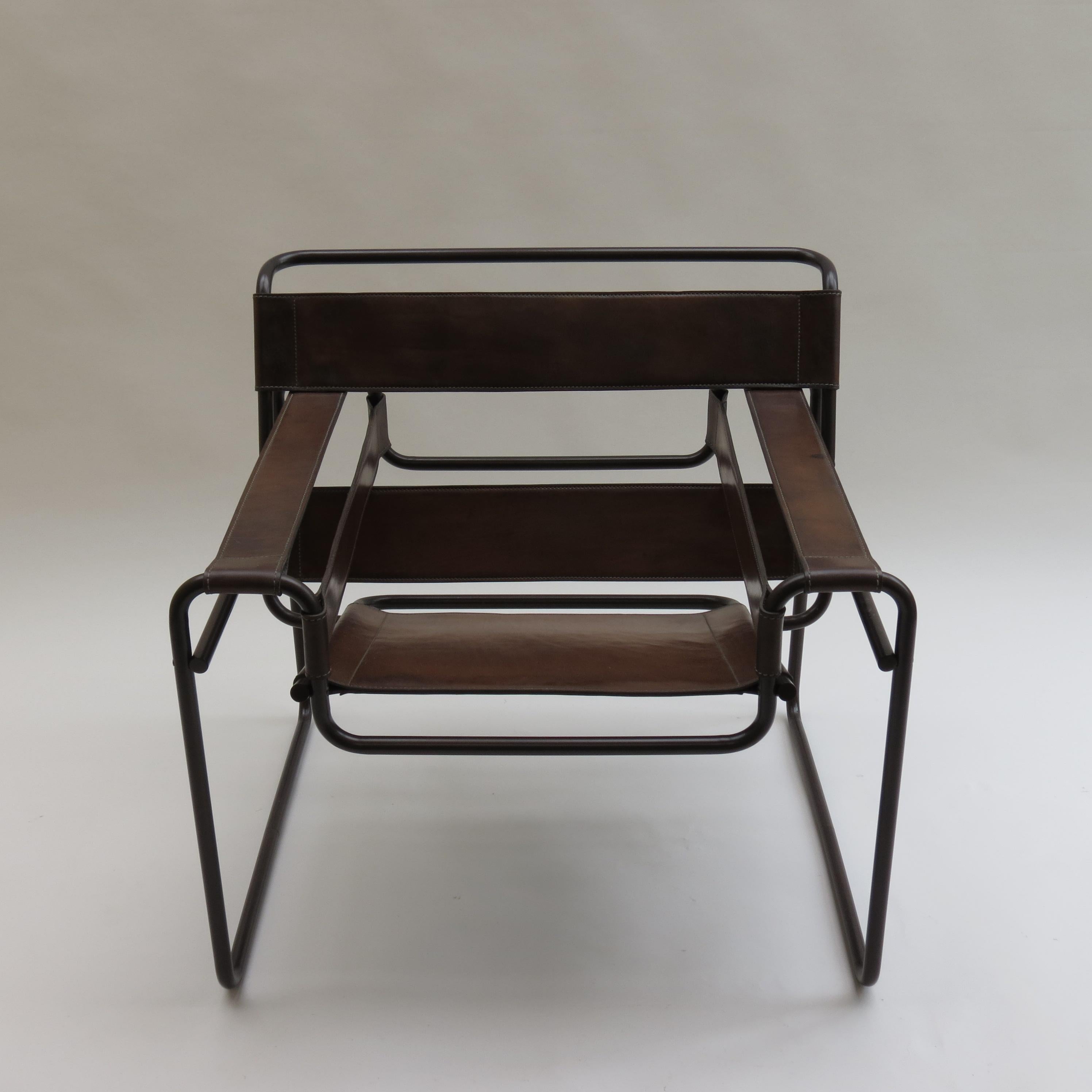 Wonderful Wassily armchair, designed by Marcel Breuer in 1925. This chair dates from the 1970s and the quality of the chair and especially the leather would suggest it was probably manufactured by Fasem.
Very good quality production with bronze
