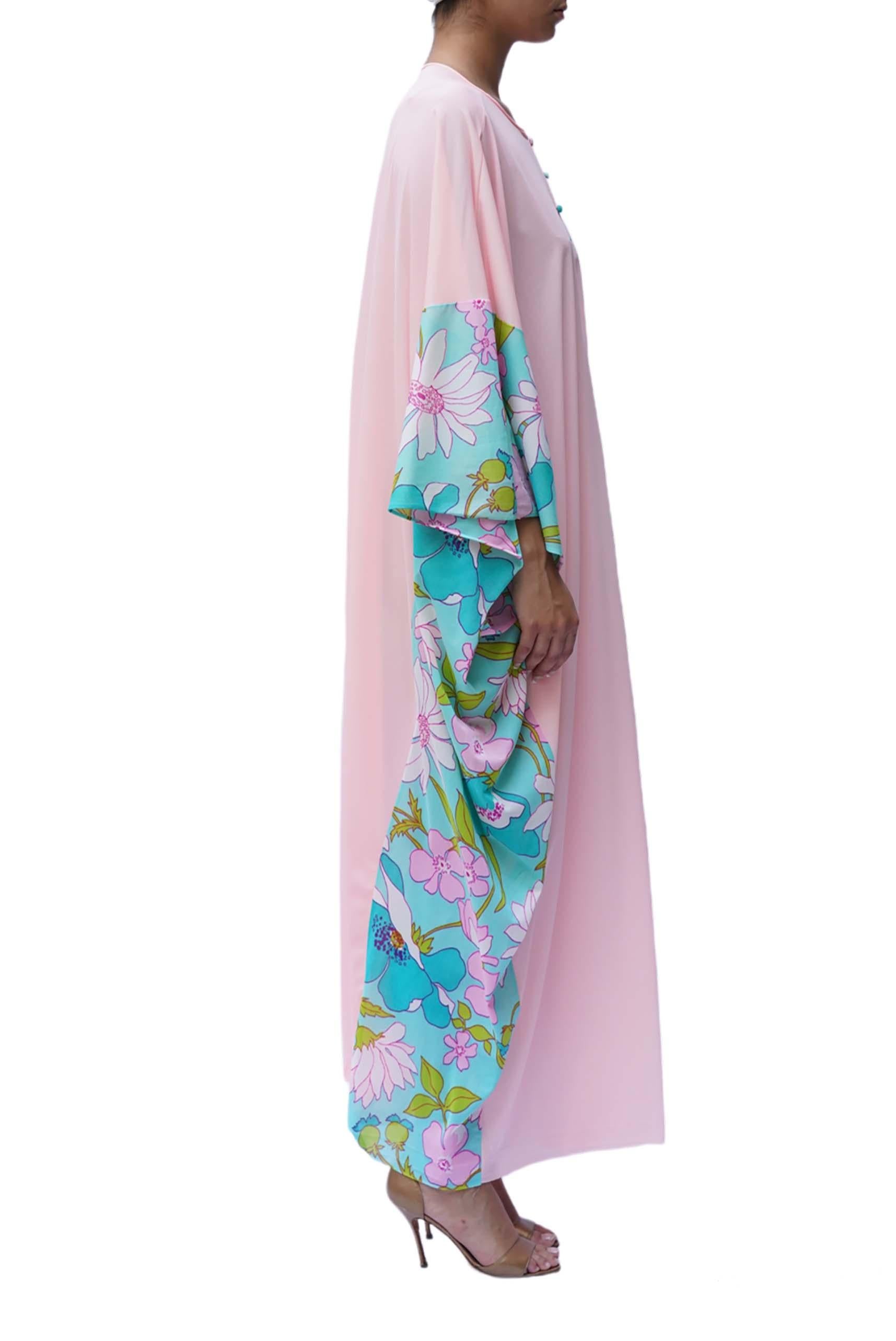 1970S Baby Pink & Teal Floral Trim Poly Kaftan In Excellent Condition For Sale In New York, NY
