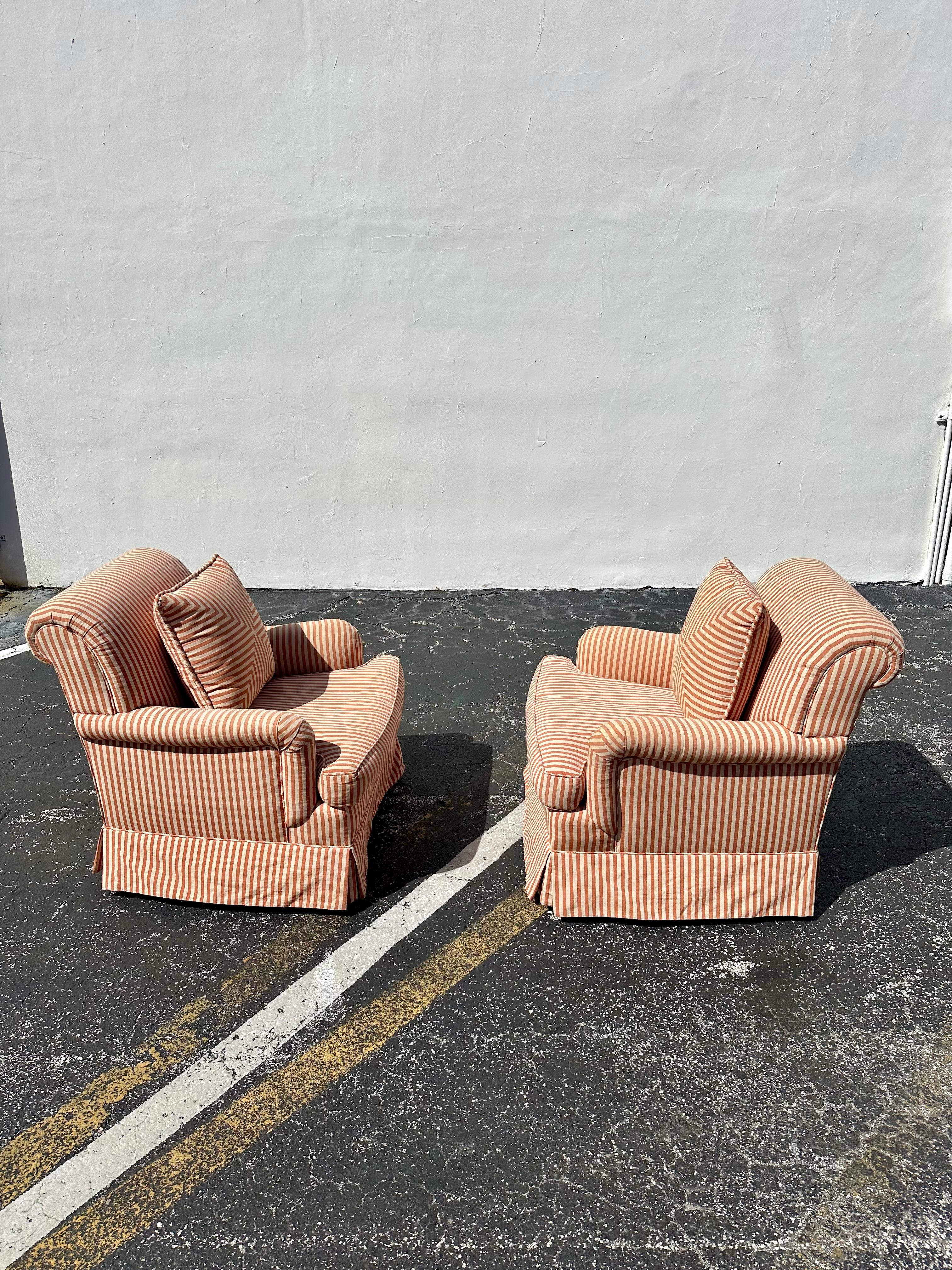 Sedie Baker Candy Cane a strisce in stile inglese degli anni '70, set di 2 sedie con zoccolo In condizioni buone in vendita a Fort Lauderdale, FL