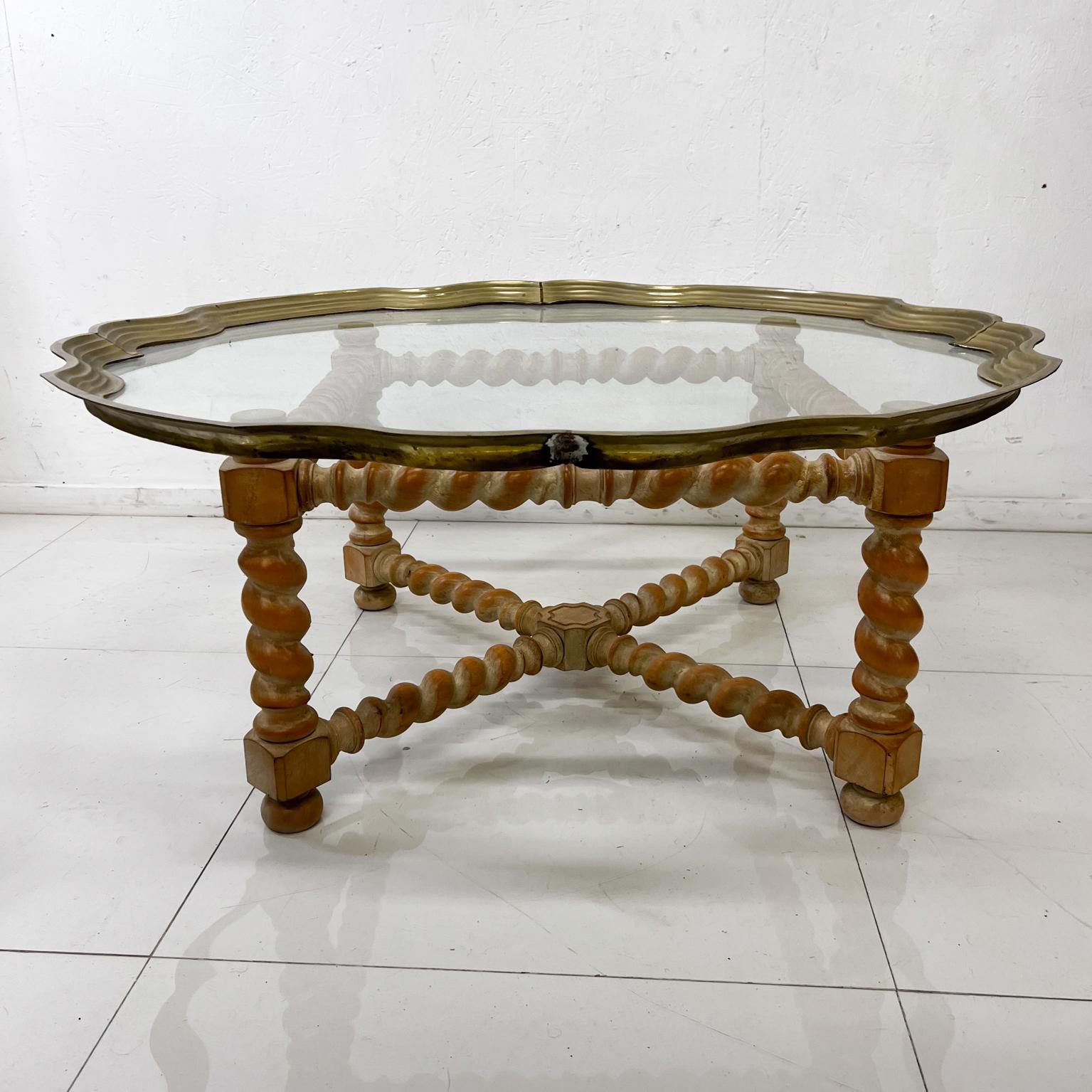 1970s Hollywood Regency Baker Furniture Elegant English Oak Barley Twist Cocktail Table
With Brass and Glass Tabletop
Designer Michael Taylor unmarked.
Sculptural brass tray top features a scalloped edge inset with a pane of glass.
41 x 41 x 17