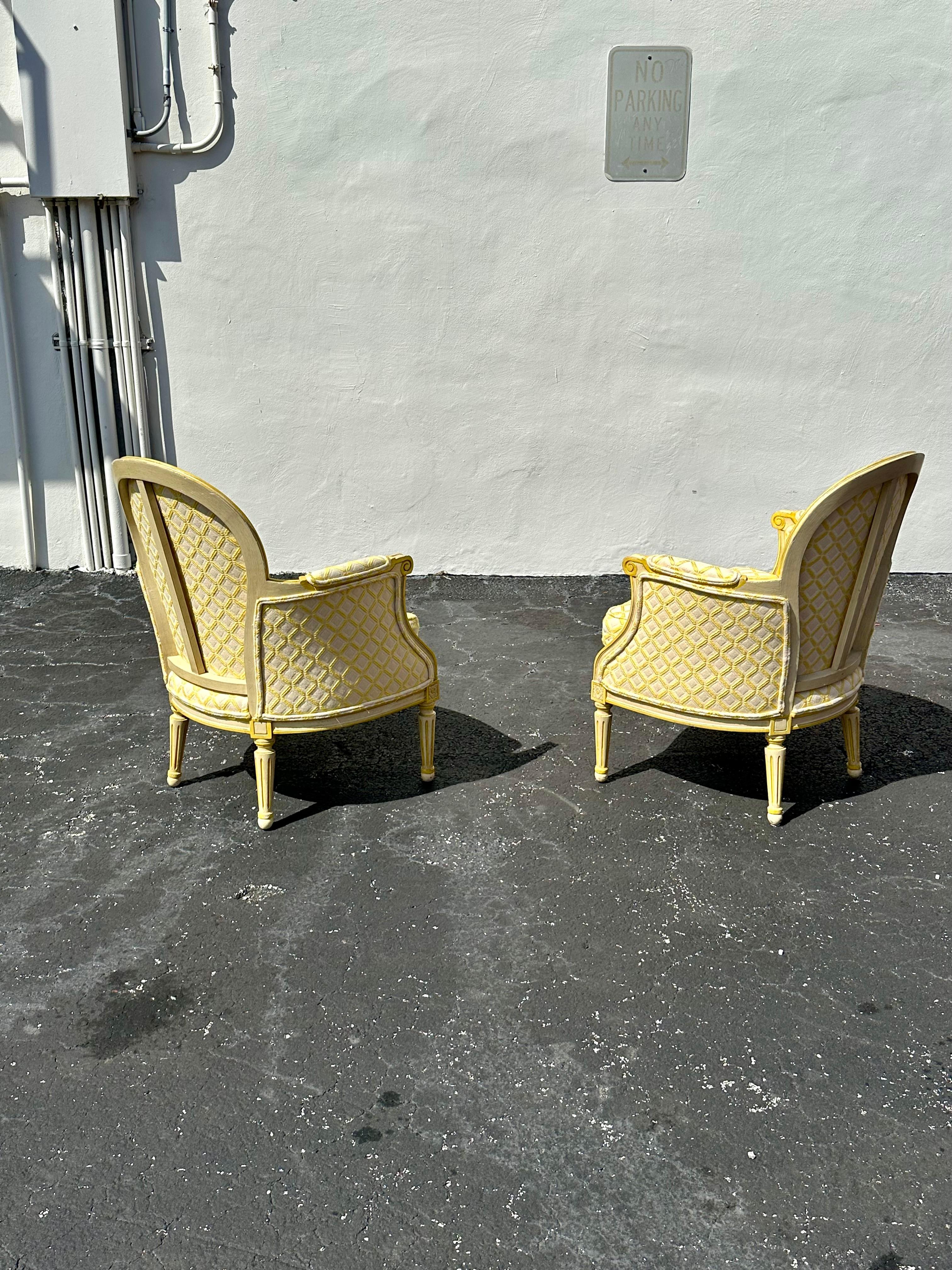 Sedie curve in velluto di cotone a reticolo Baker giallo 1970, Set di 2 In condizioni buone in vendita a Fort Lauderdale, FL