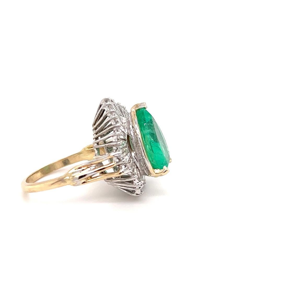 Contemporary 1970s Ballerina Style Emerald & Diamond Ring in 14K Two-Tone Gold