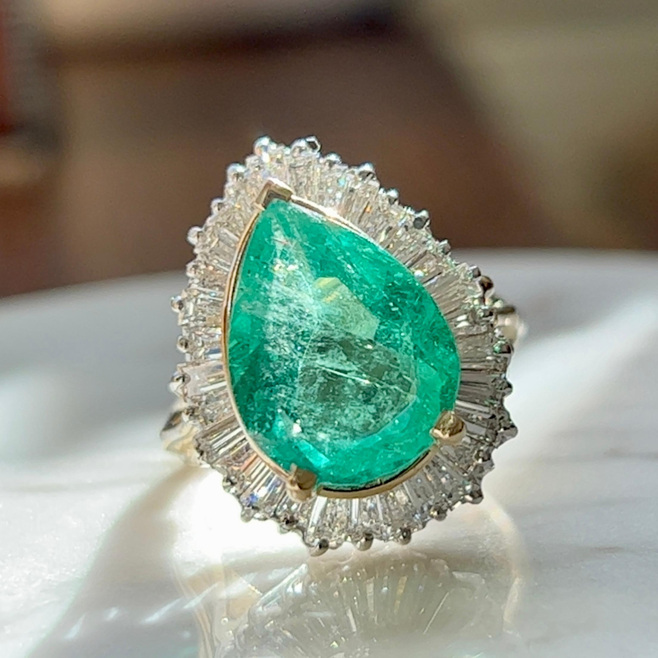 Women's or Men's 1970s Ballerina Style Emerald & Diamond Ring in 14K Two-Tone Gold