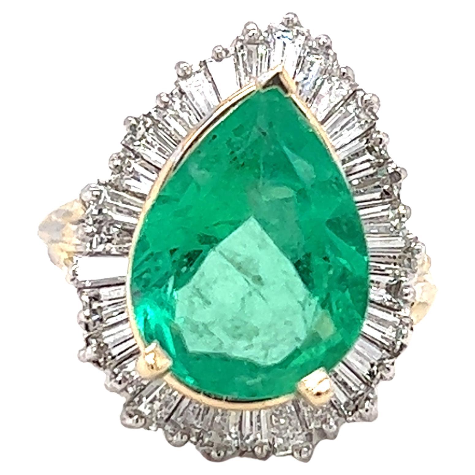 1970s Ballerina Style Emerald & Diamond Ring in 14K Two-Tone Gold For Sale