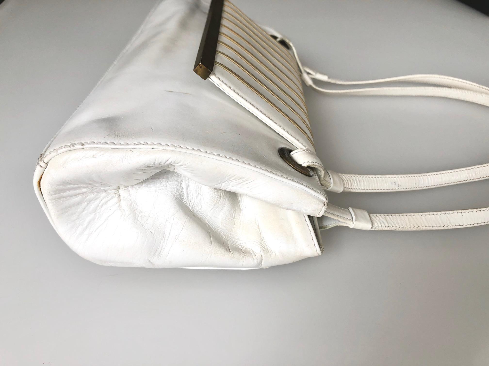 1970s Balmain Paris White Cream and Gold Leather Shoulder Bag  In Good Condition For Sale In London, GB