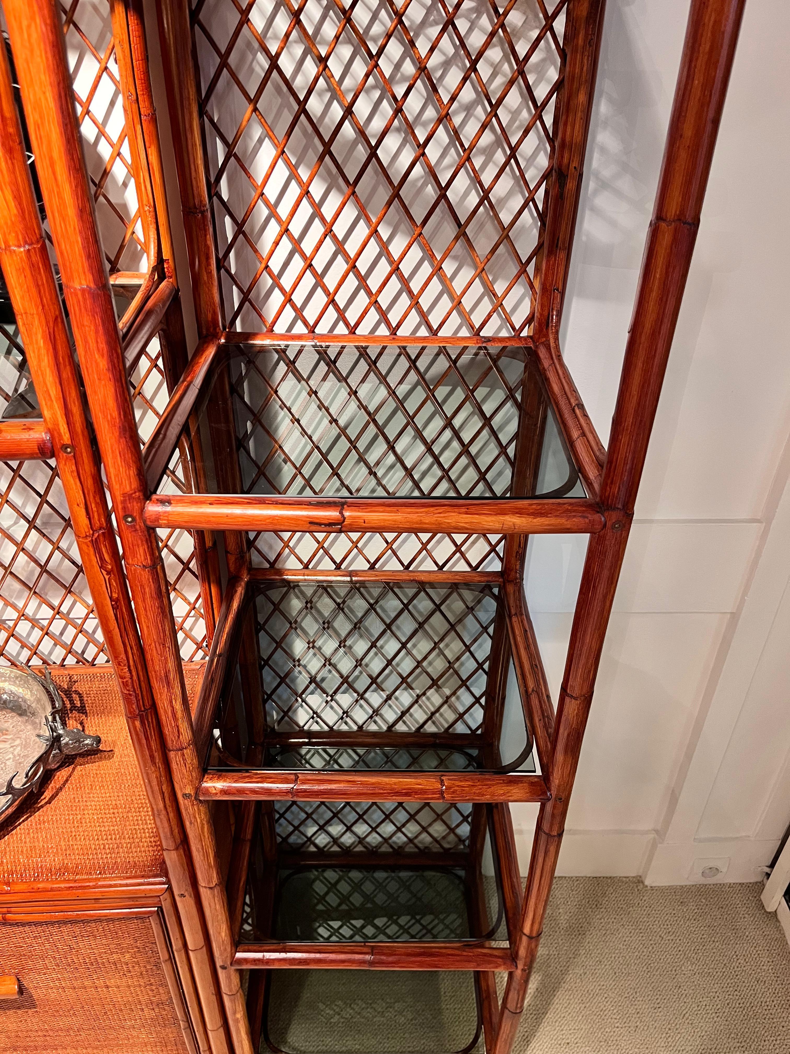 Mueble en forma de pagoda de bambú y ratán de los años 70 5