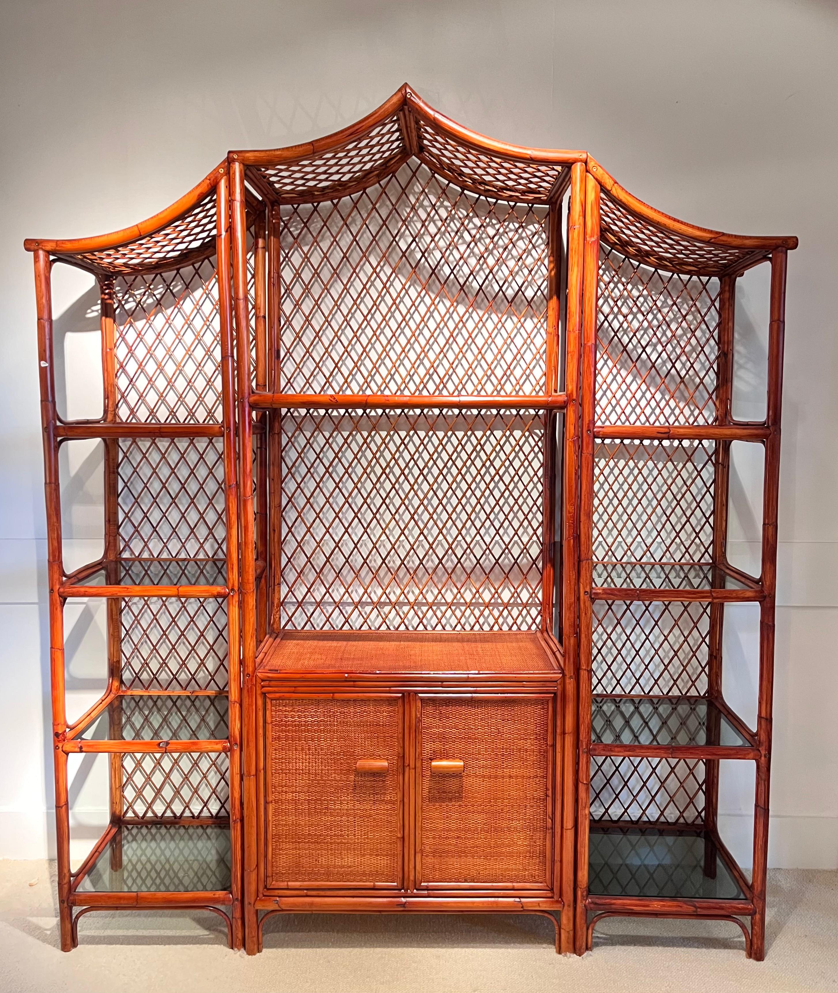 Muebles de los años 70
Muebles de bambú y ratán en forma de pagoda
Francia 1970
An 173 cm × Al 207 cm × Pr 43 cm