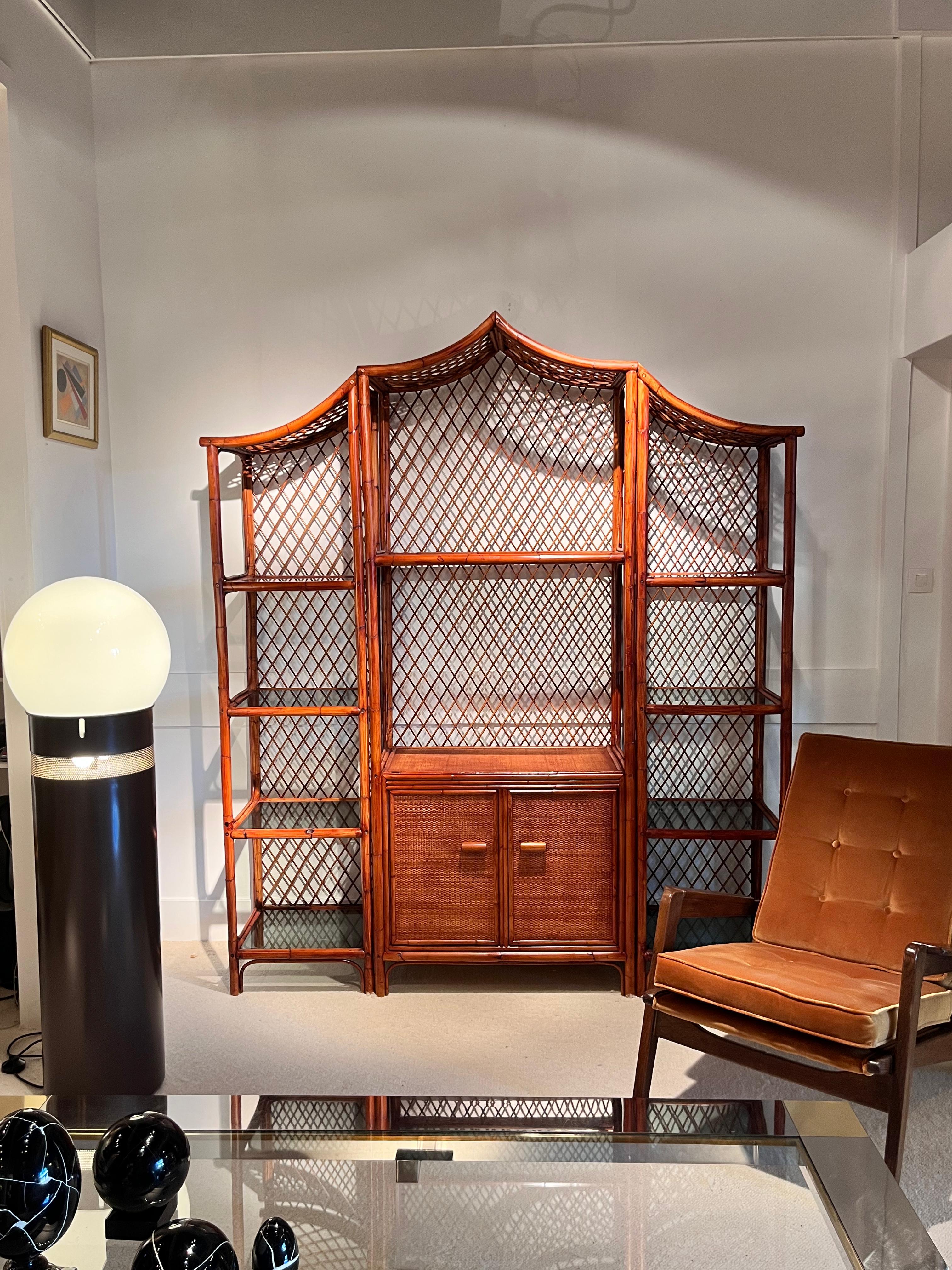 Mueble en forma de pagoda de bambú y ratán de los años 70 en Bueno Estado en Saint-Ouen, FR