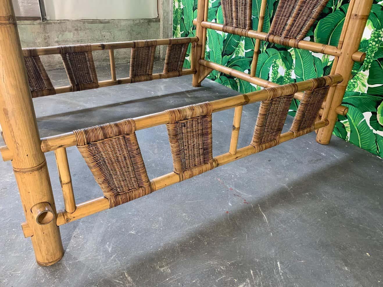 1970s Bamboo and Rattan Queen Size Four Poster Canopy Bed In Good Condition For Sale In Jacksonville, FL