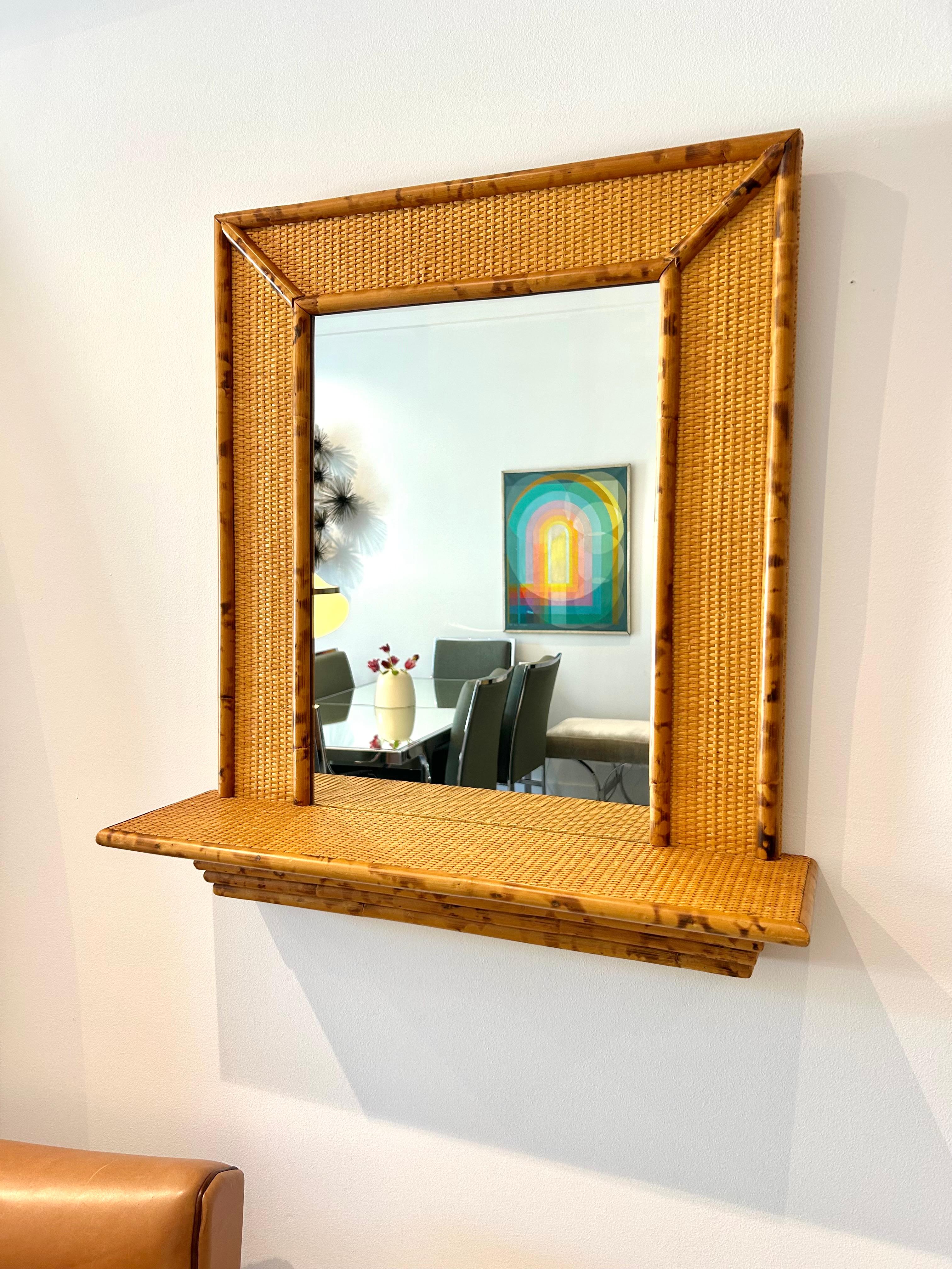Miroir mural en bambou et rotin des années 1970 avec console en vente 2