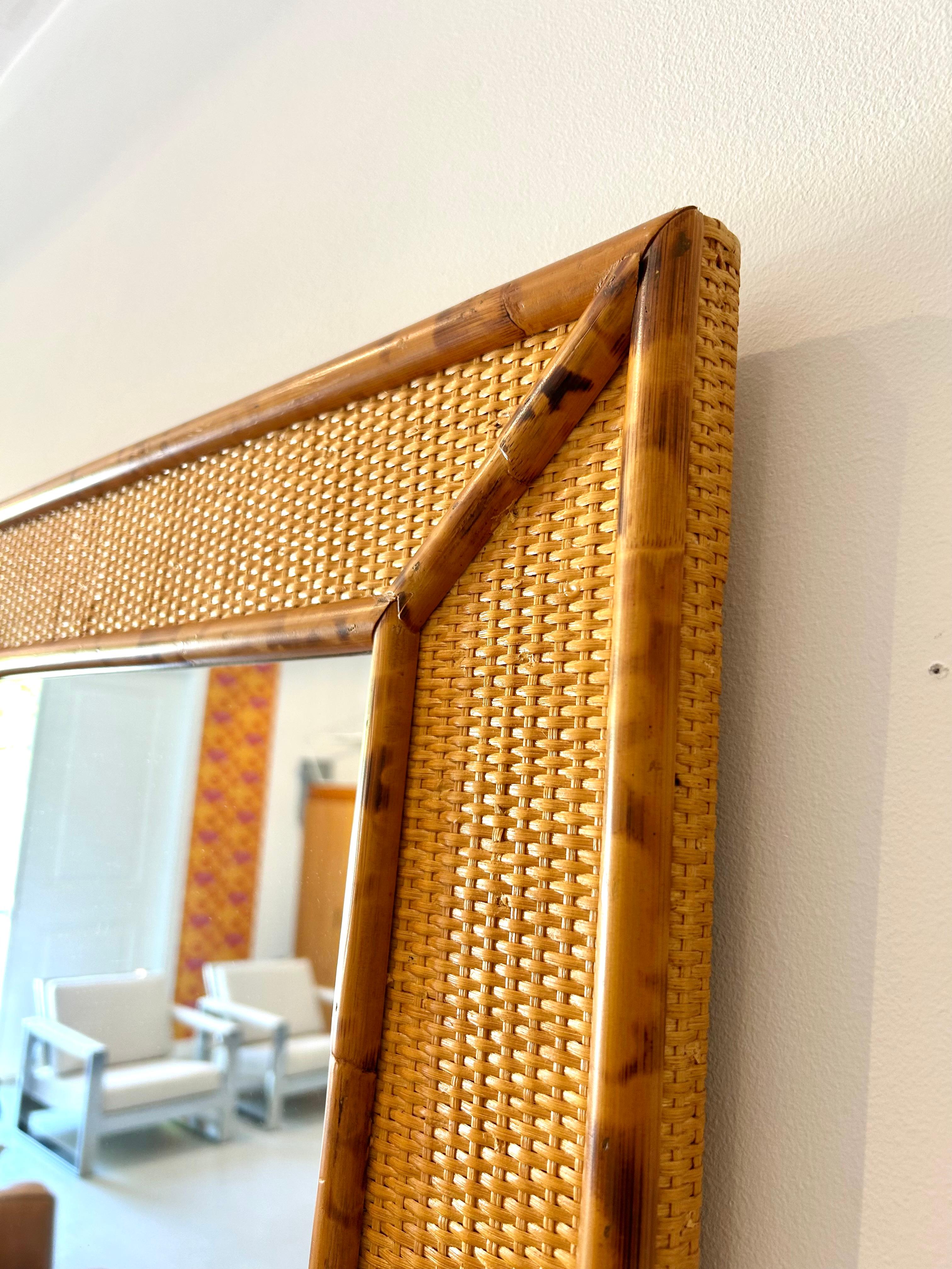 Miroir mural en bambou et rotin des années 1970 avec console en vente 1
