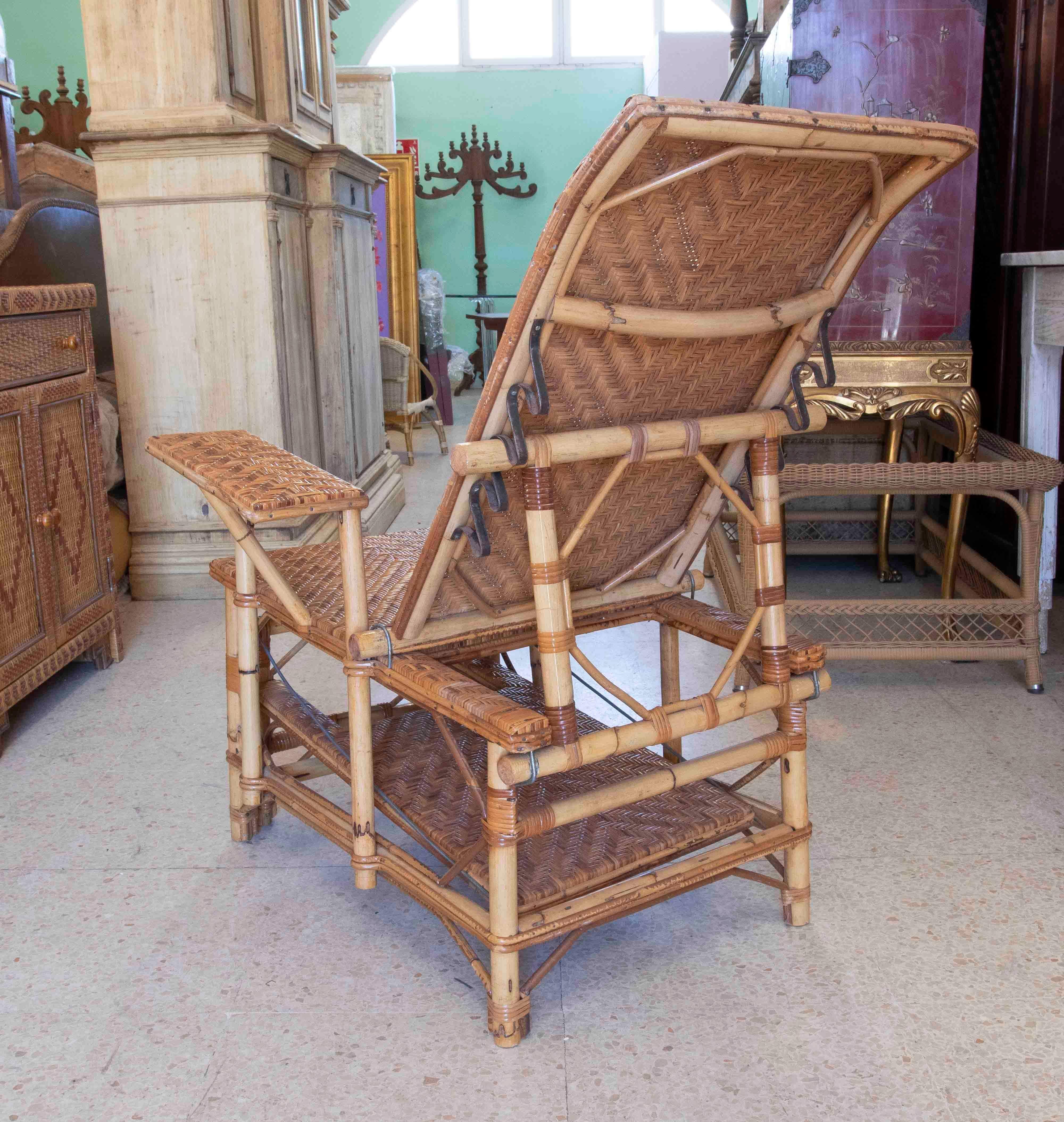1970s Bamboo and Wicker Lounger Armchair with Footrest  In Good Condition For Sale In Marbella, ES