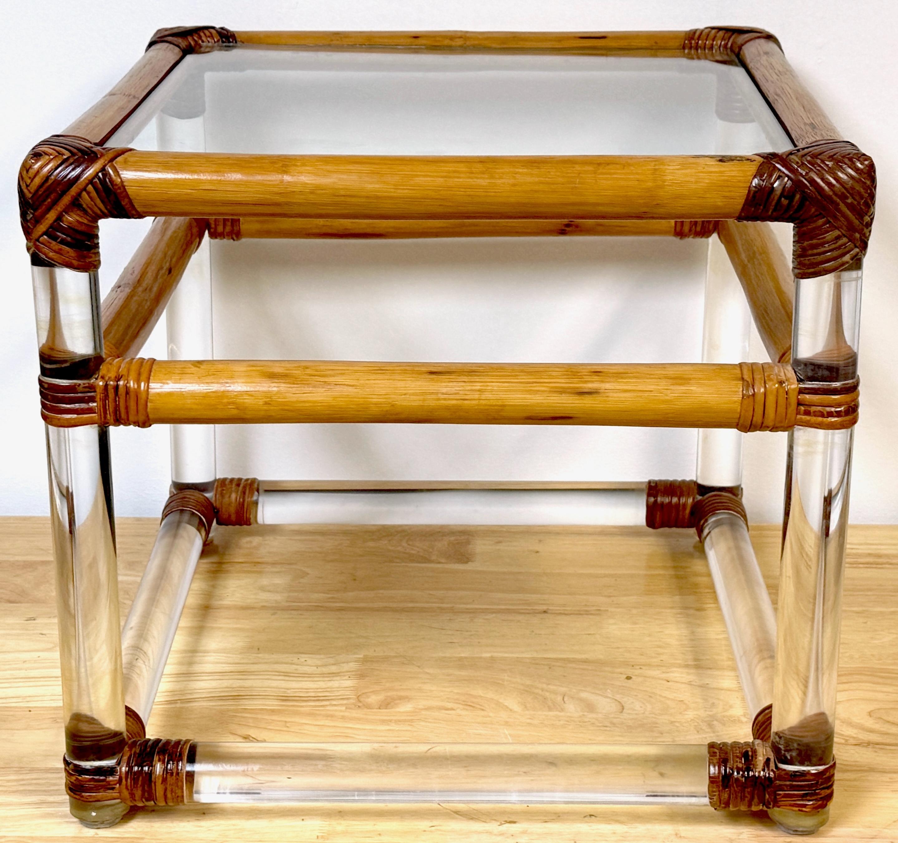 Mid-Century Modern Table à boissons/table d'appoint cubique montée en bambou des années 1970, style Crespi en vente
