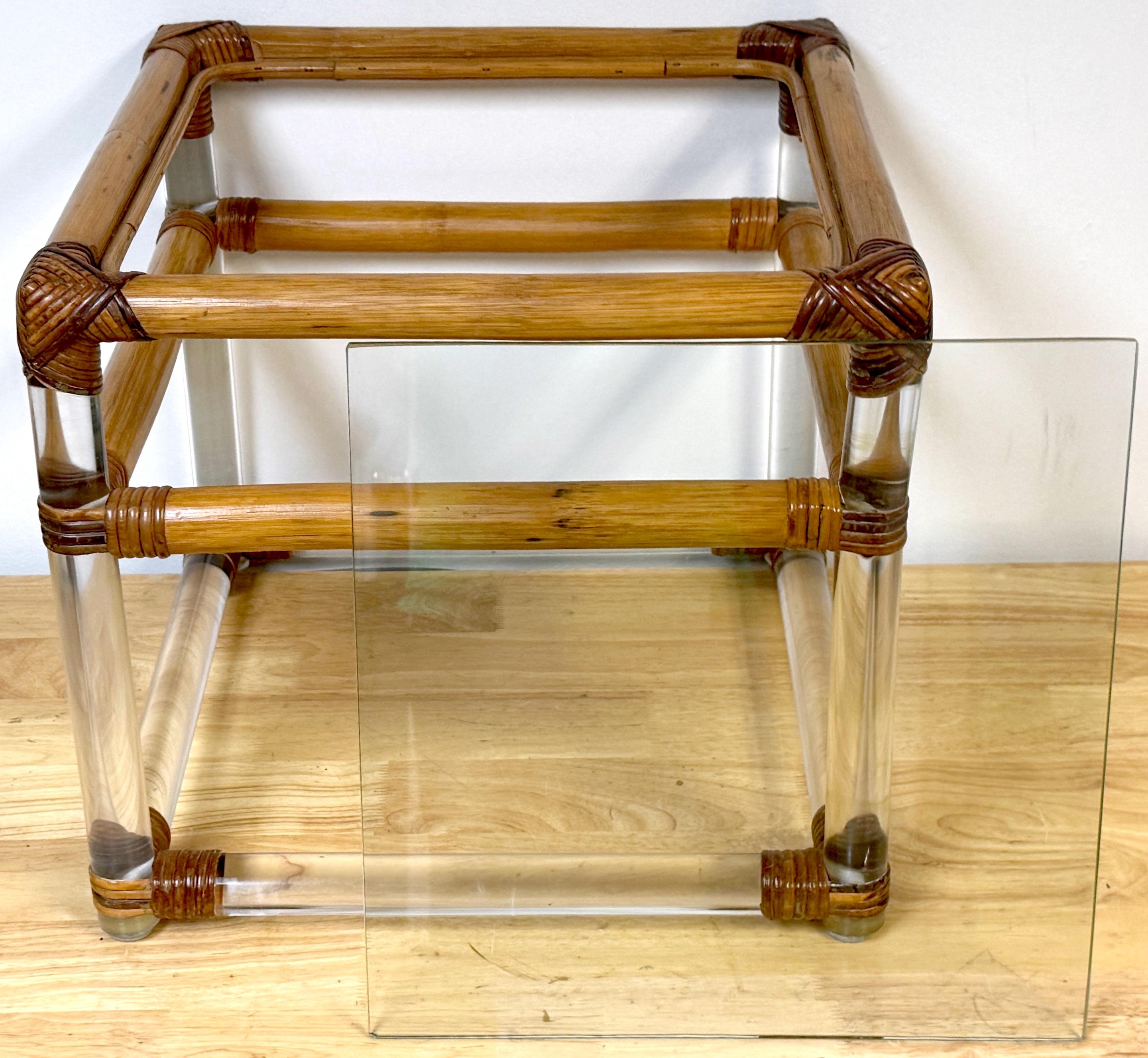 Bambou Table à boissons/table d'appoint cubique montée en bambou des années 1970, style Crespi en vente