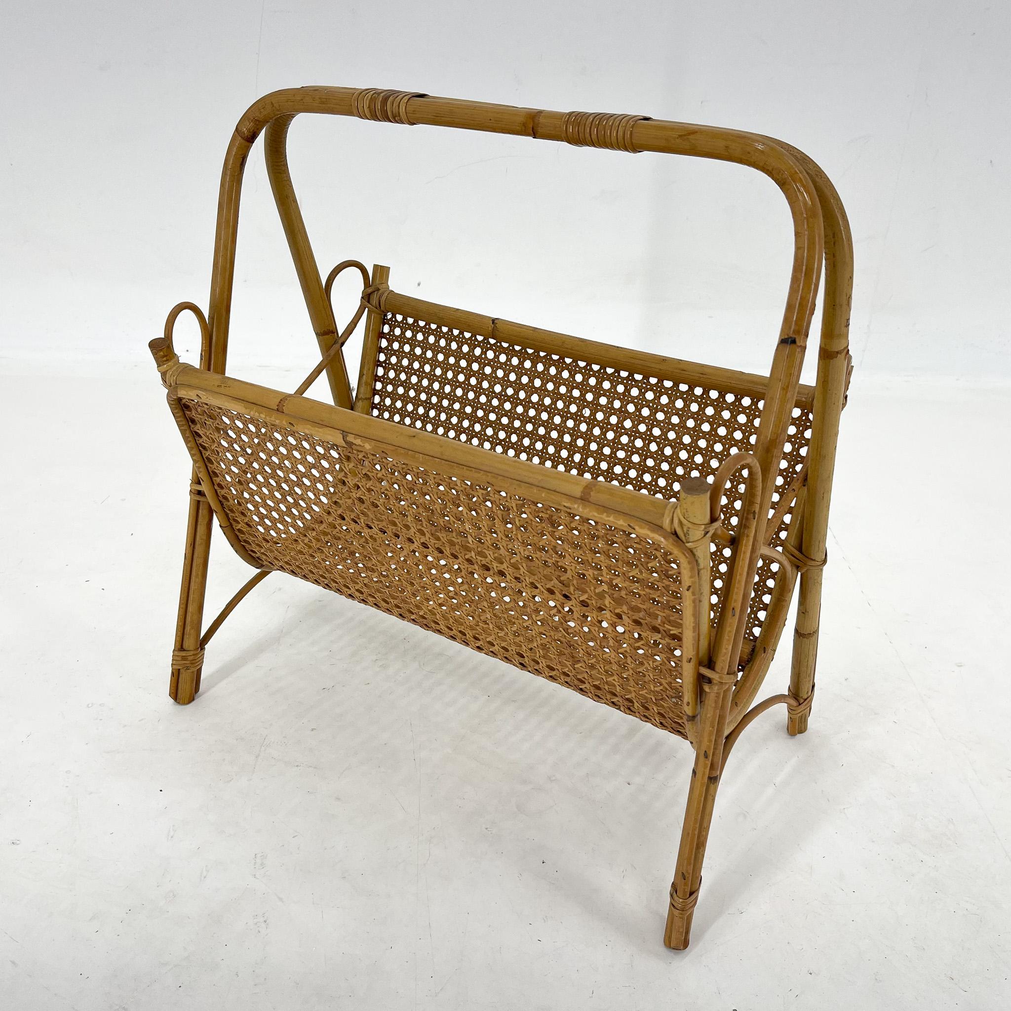 Mid-century Italian magazine holder made of bamboo, rattan and wicker. 
Very good vintage condition.