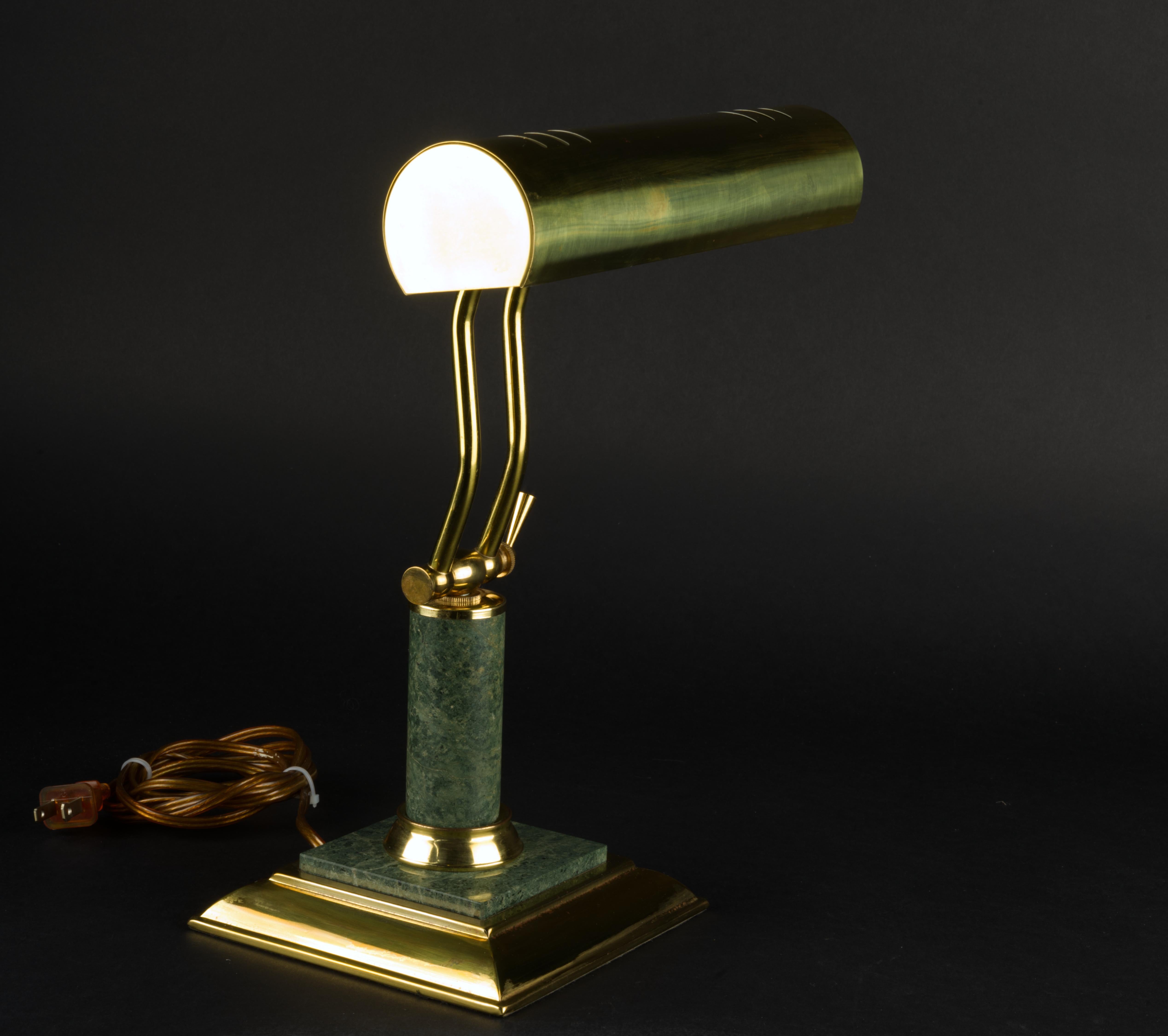 1970s Bankers Lamp in Brass and Green Marble For Sale 2