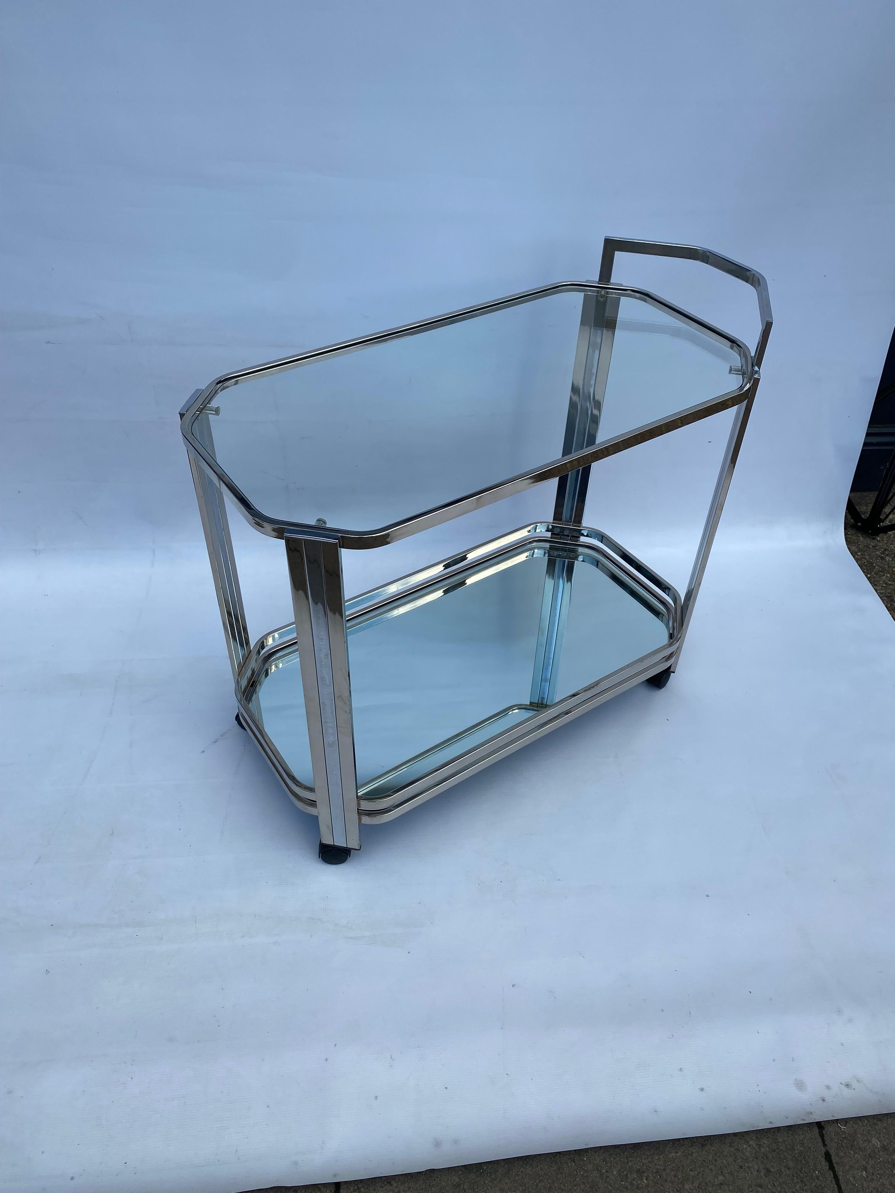 Métal 1970s Bar Cart Drinks Trolley Chrome Table Romeo Rega Glass Hollywood Regency en vente