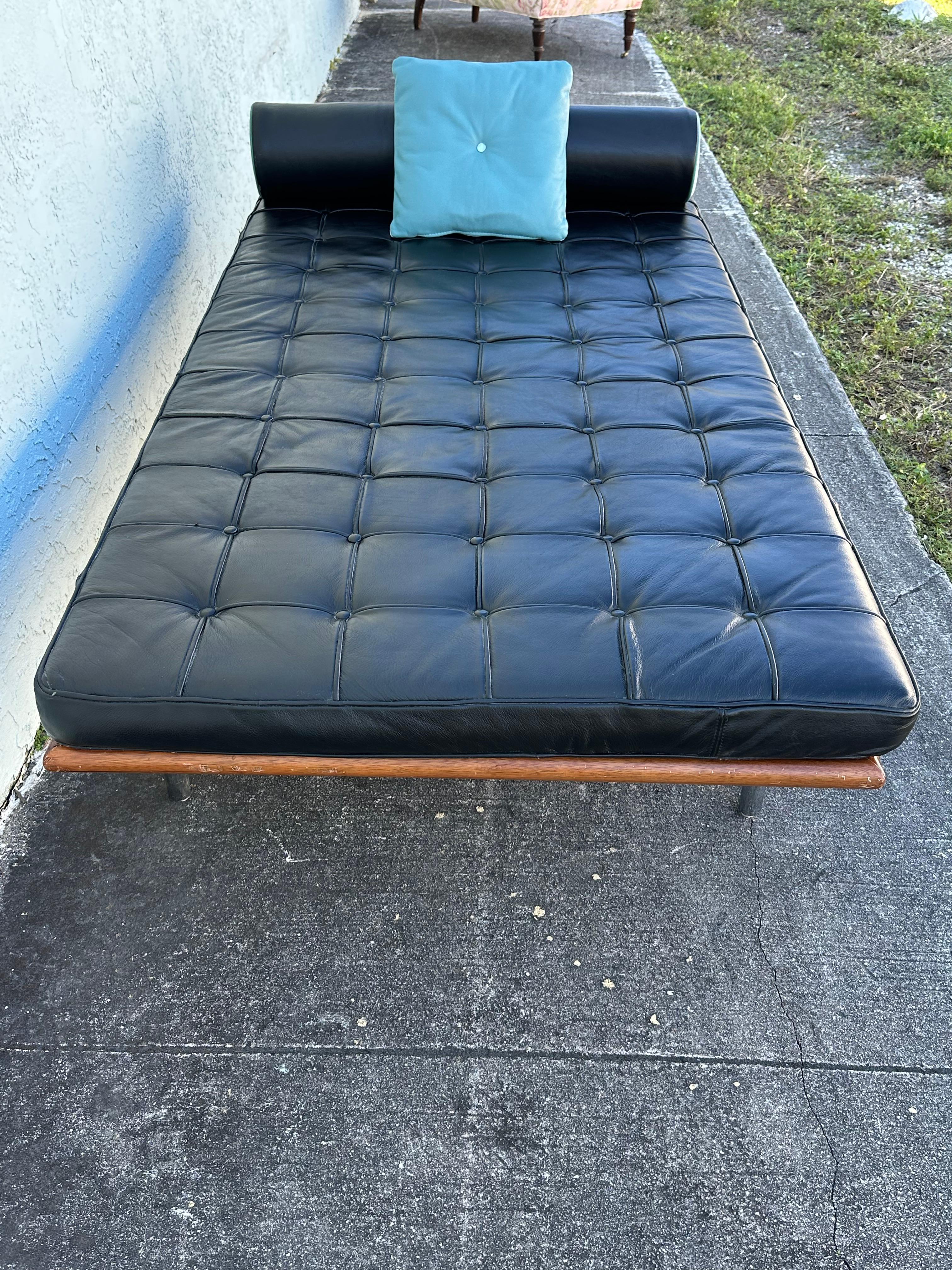 Fine XX secolo Letto da giorno Barcellona degli anni '70 nello stile di Ludwig Mies Van der Rohe per Knoll in vendita