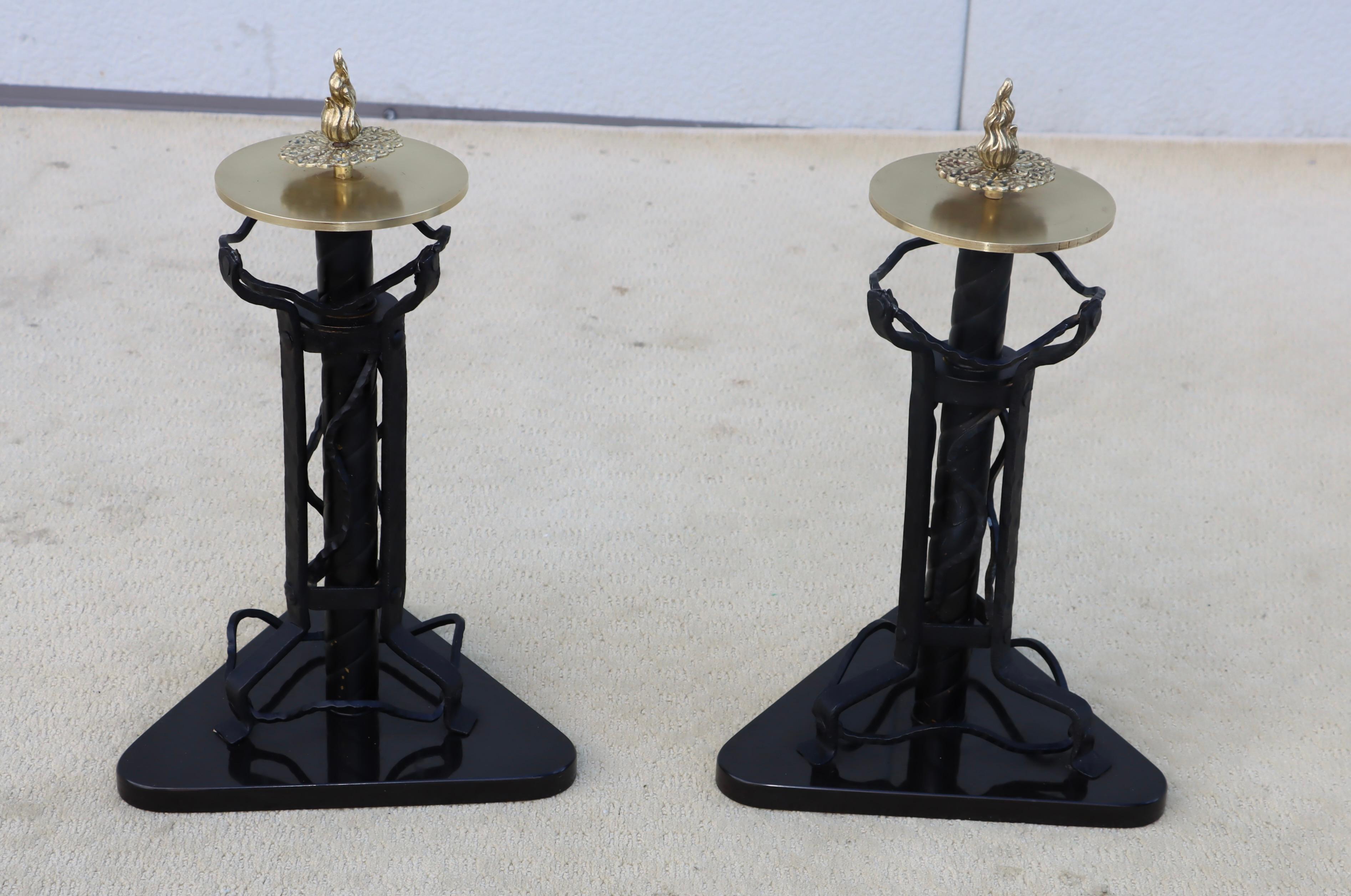 Mid-Century Modern Tables d'appoint en laiton et fer, style baroque, années 1970 en vente