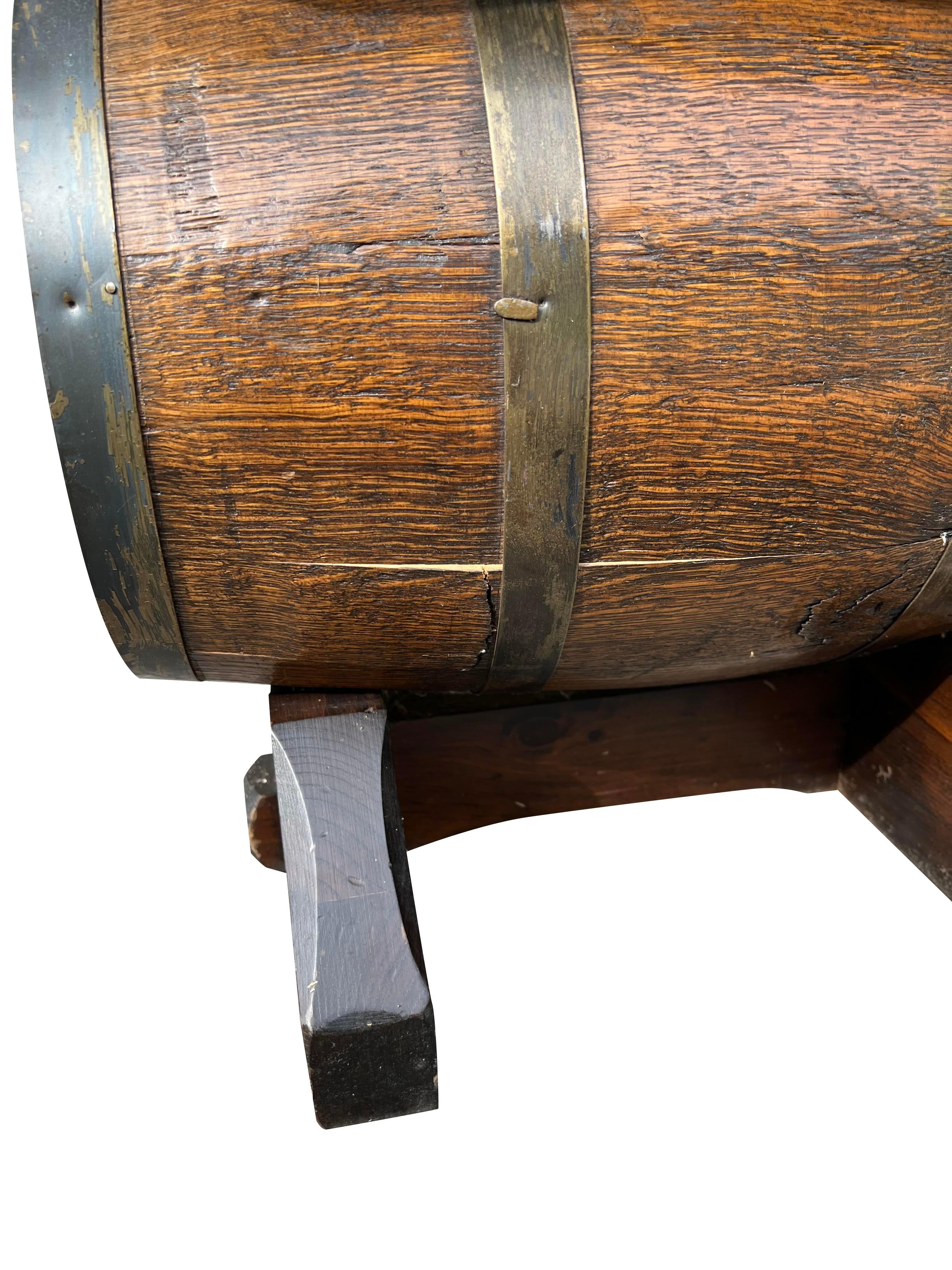 Fin du 20e siècle Table d'appoint baril des années 1970 par Night Watch Lamp Co. Style ferme rustique en vente