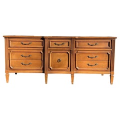 Long Dresser Lowboy im französischen Provinzial-Stil von Bassett, 1970er Jahre
