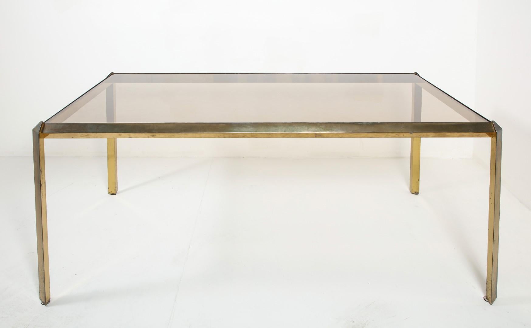 Fin du 20e siècle Table de salle à manger de style Bauhaus en laiton et verre fumé des années 1970 en vente