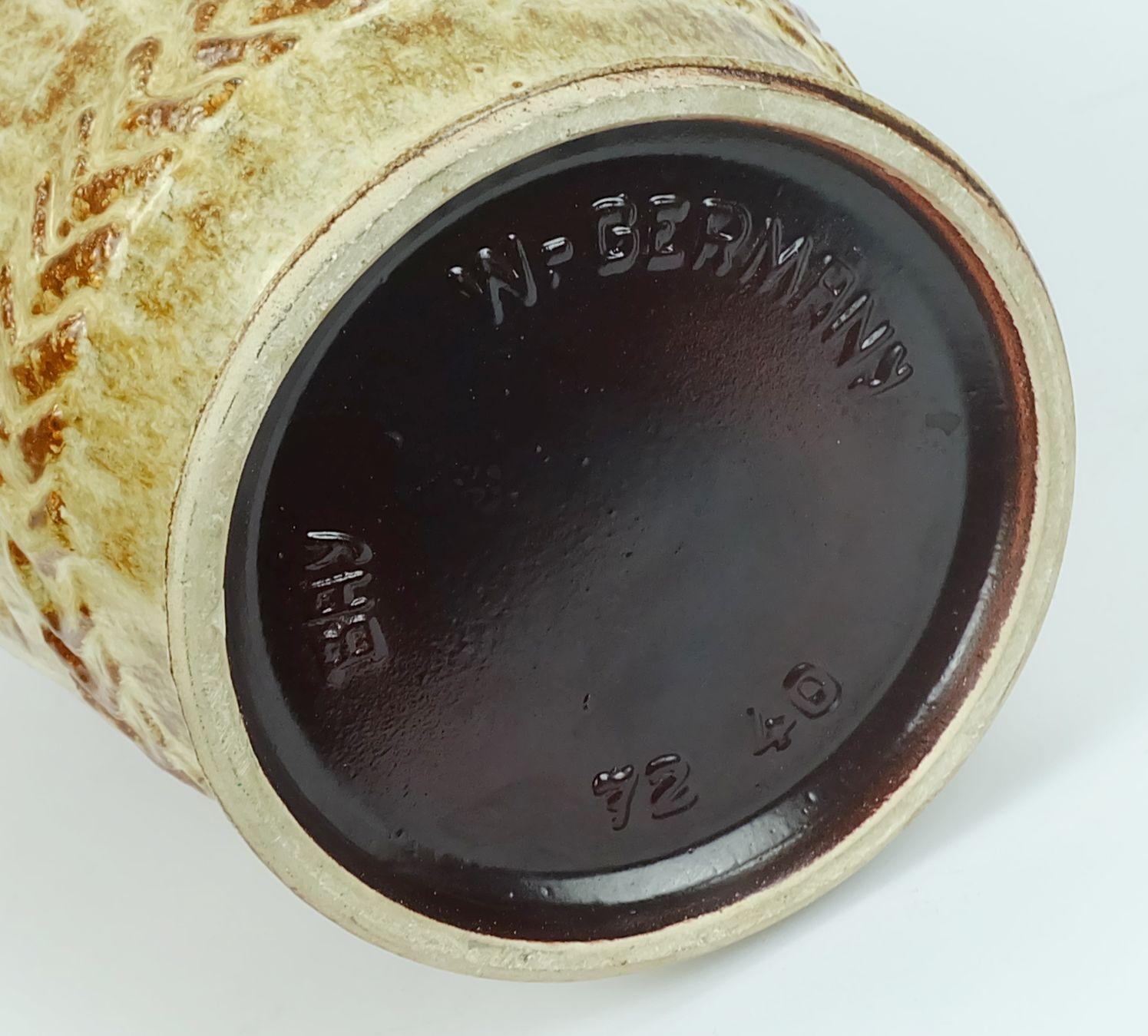 Vaso da terra Bay Keramik anni '70 72 40 beige e marrone a rilievo in vendita 3