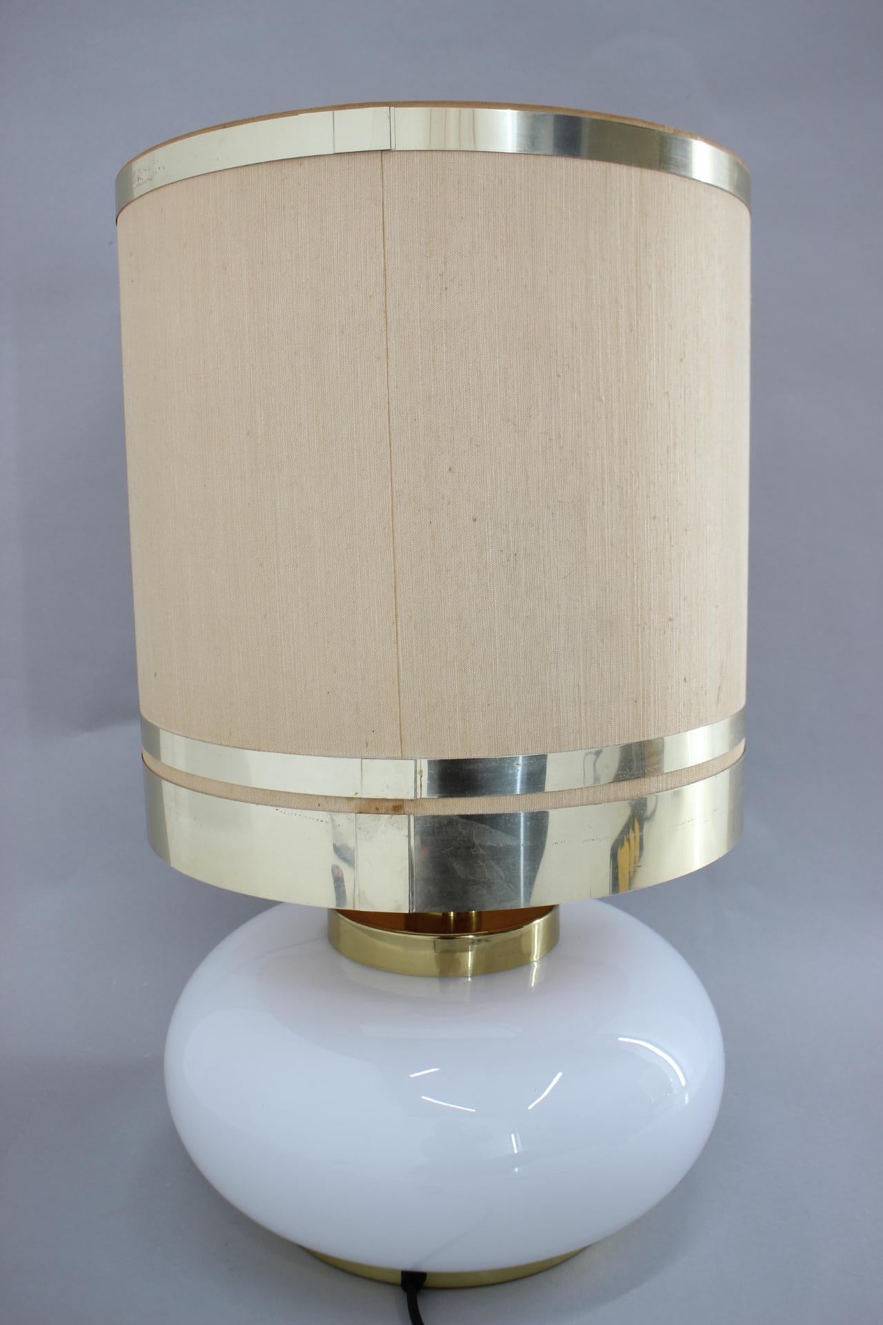 1970s Beautiful Large Glass and Brass Table Lamp, Italy For Sale 4