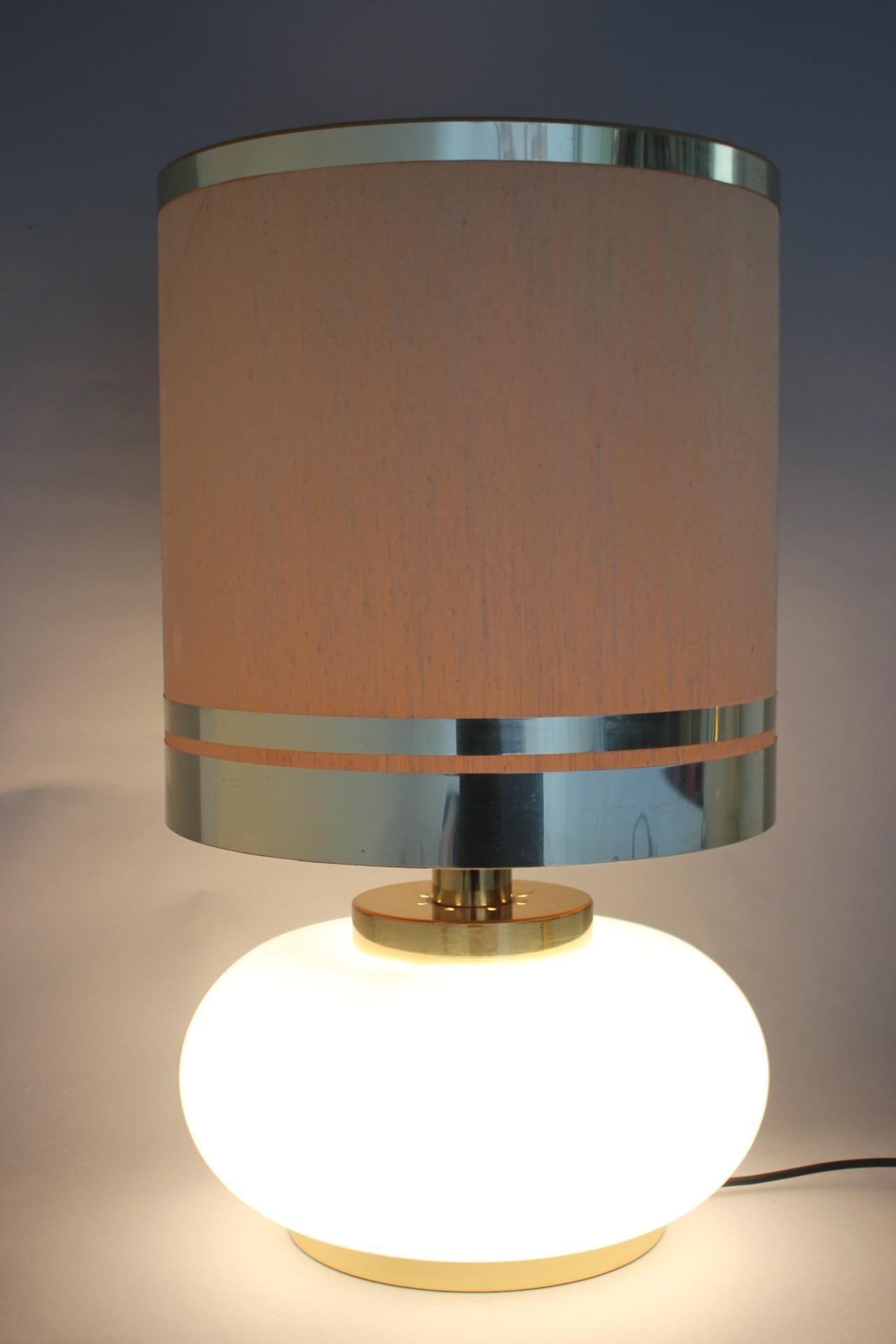 1970s Beautiful Large Glass and Brass Table Lamp, Italy For Sale 8